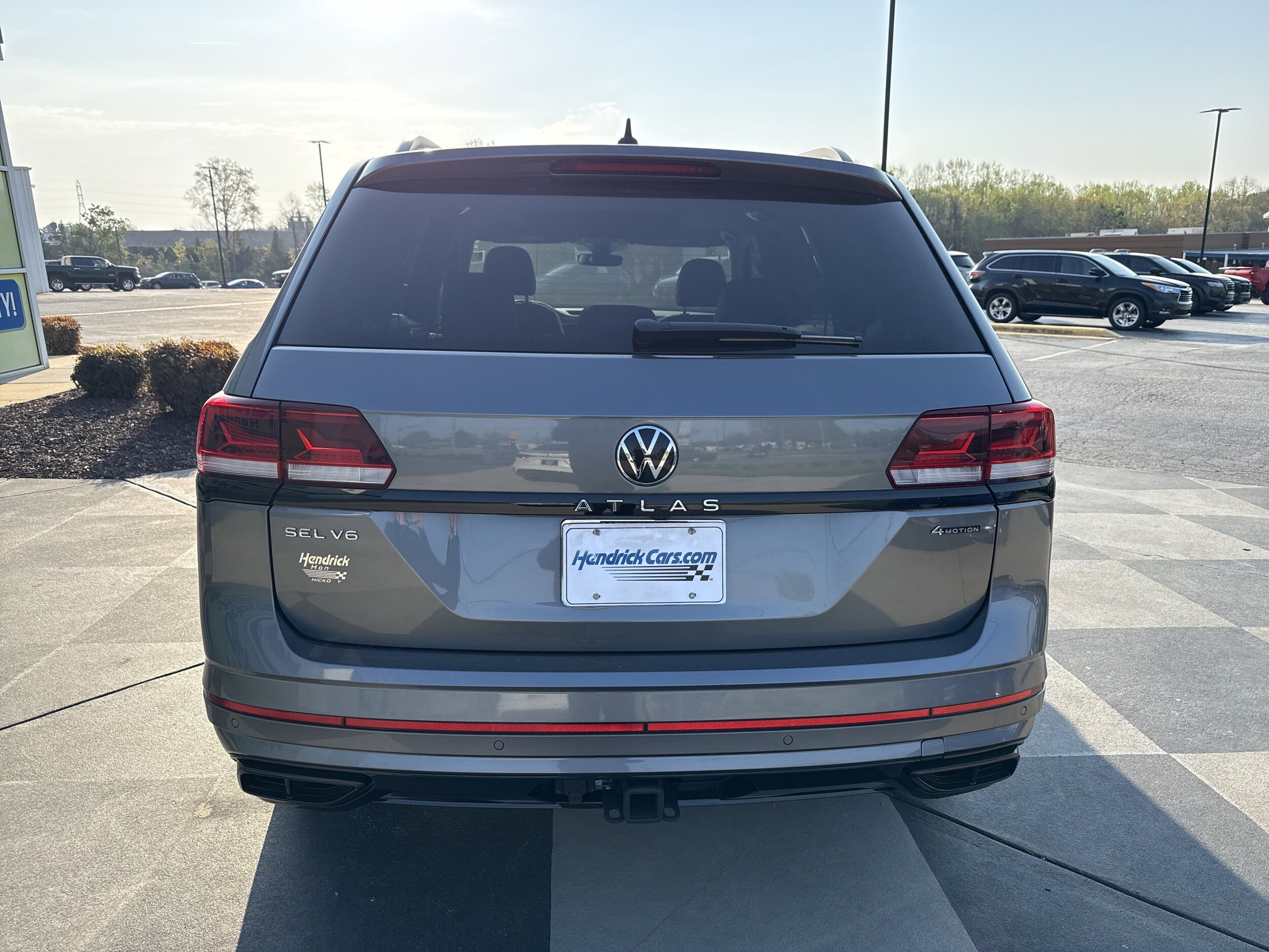 2023 Volkswagen Atlas 3.6L V6 SEL R-Line Black photo 3