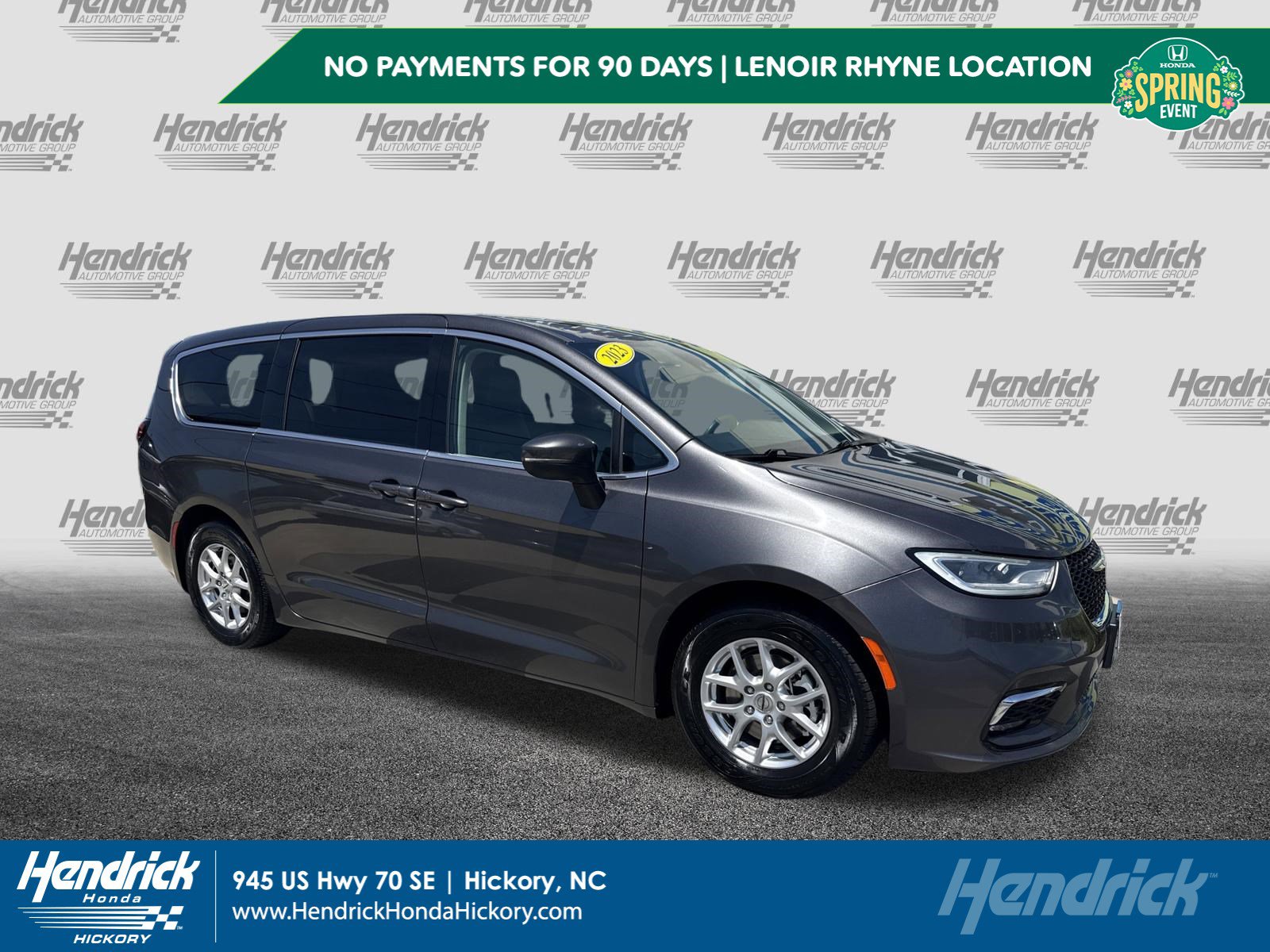 2023 Chrysler Pacifica Touring L's photo