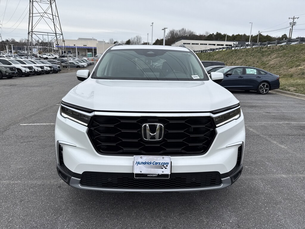 Used 2025 Honda Pilot Touring SUV