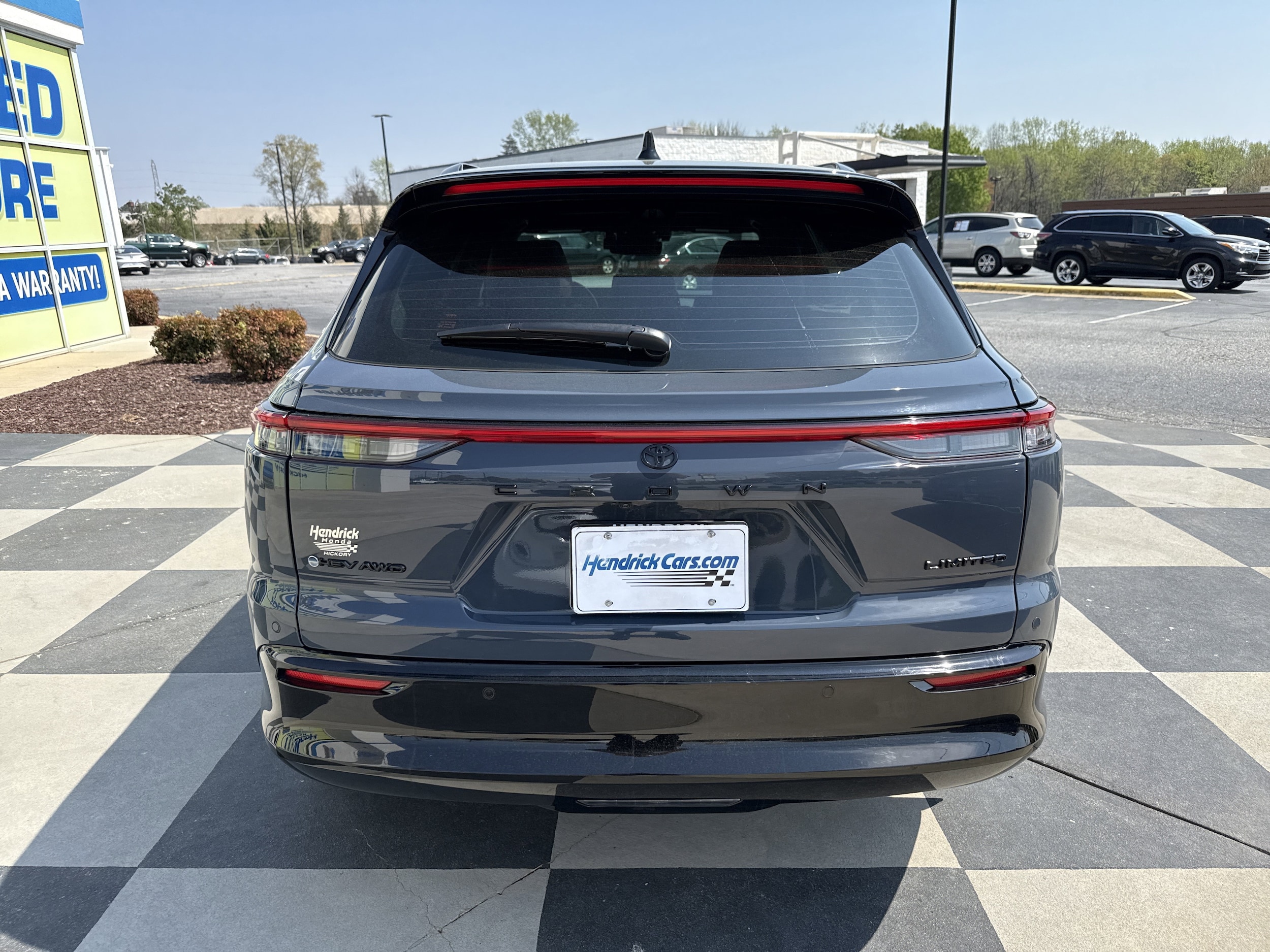 2025 Toyota Crown Signia Limited photo 3