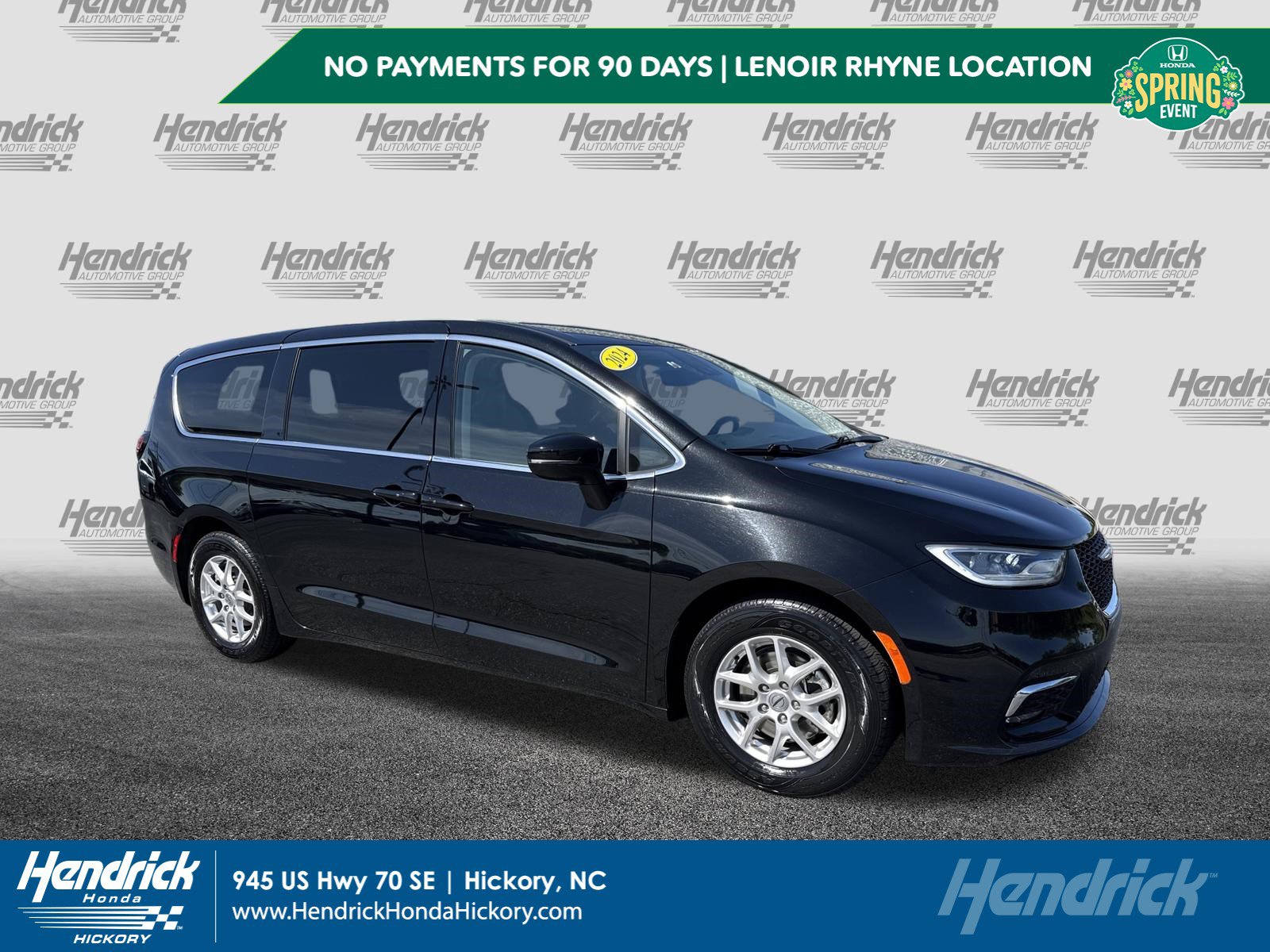 2024 Chrysler Pacifica Touring L's photo