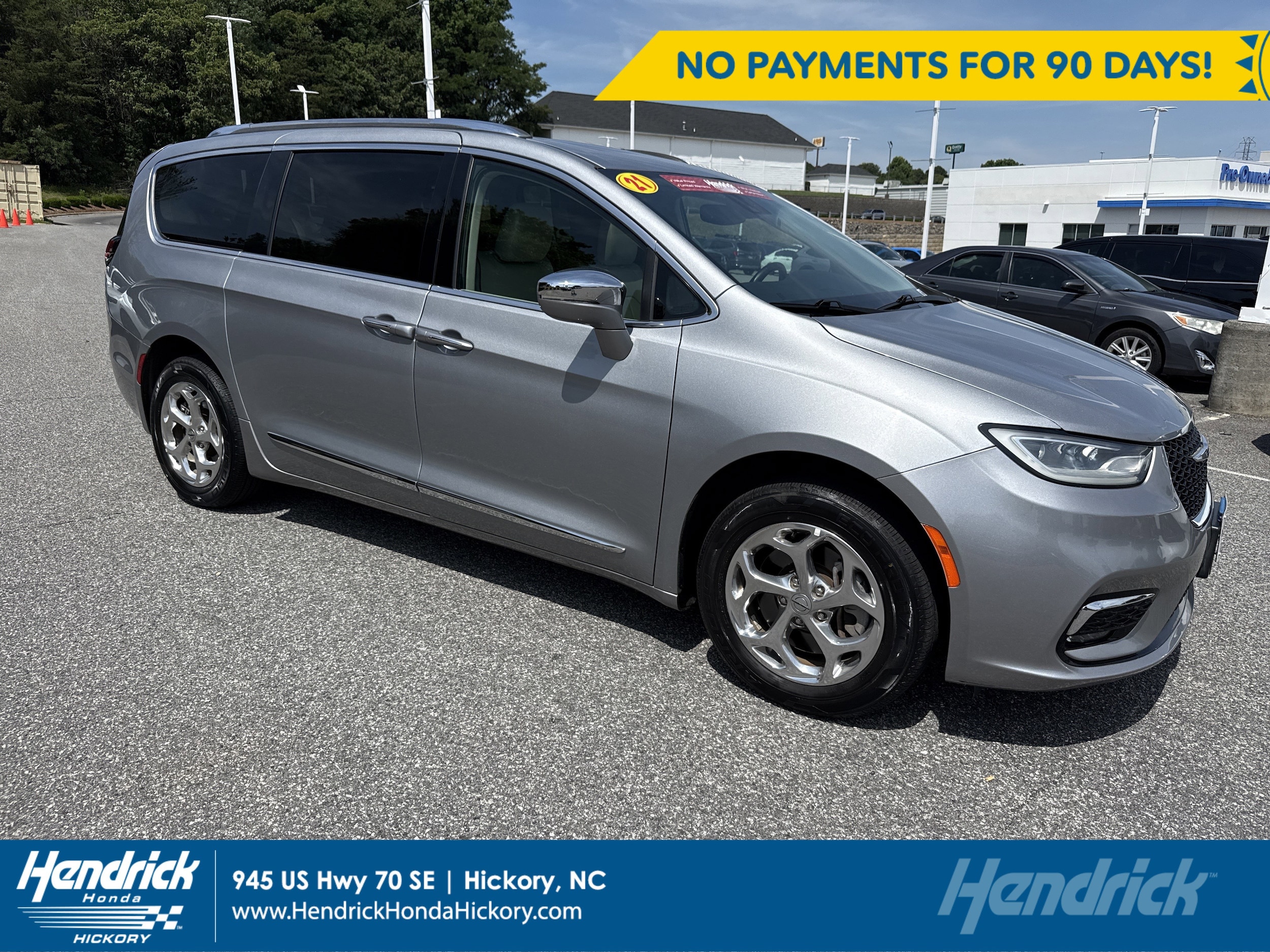 2021 Chrysler Pacifica Limited's photo