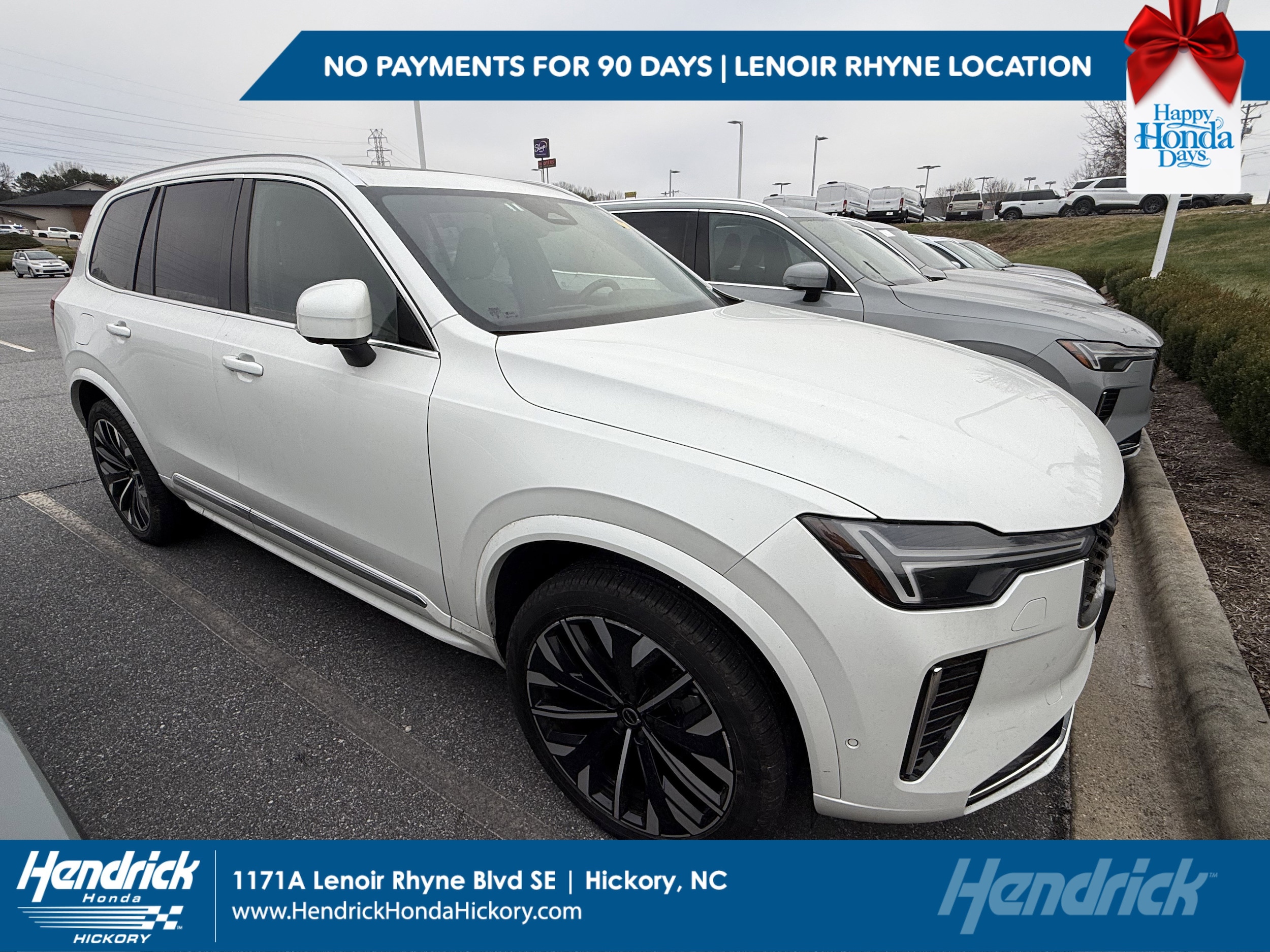 2025 Volvo XC90 Plus's photo