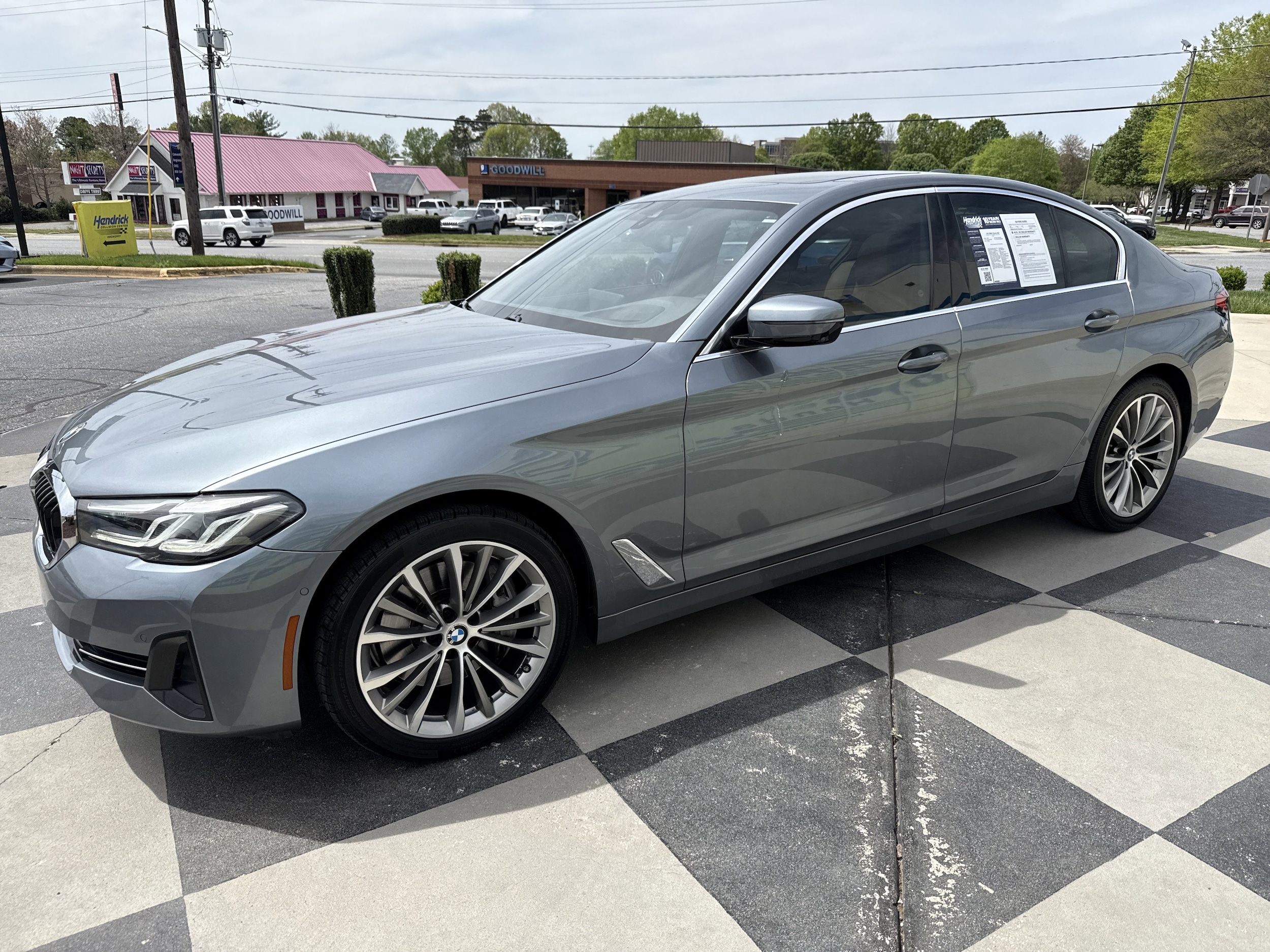 2021 BMW 540i photo 4