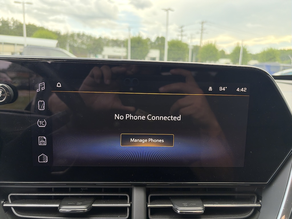 Used 2025 Chevrolet Trax 2RS SUV