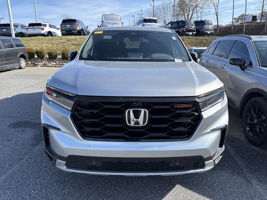 Used 2025 Honda Pilot TrailSport SUV