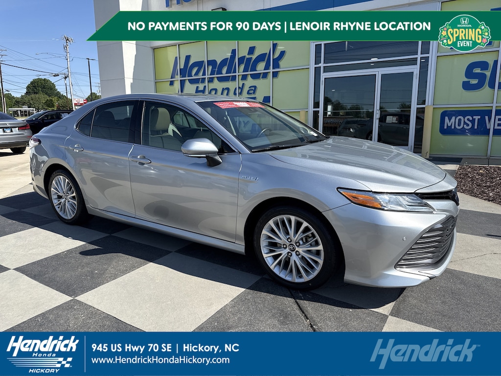 Used 2018 Toyota Camry Hybrid XLE Sedan