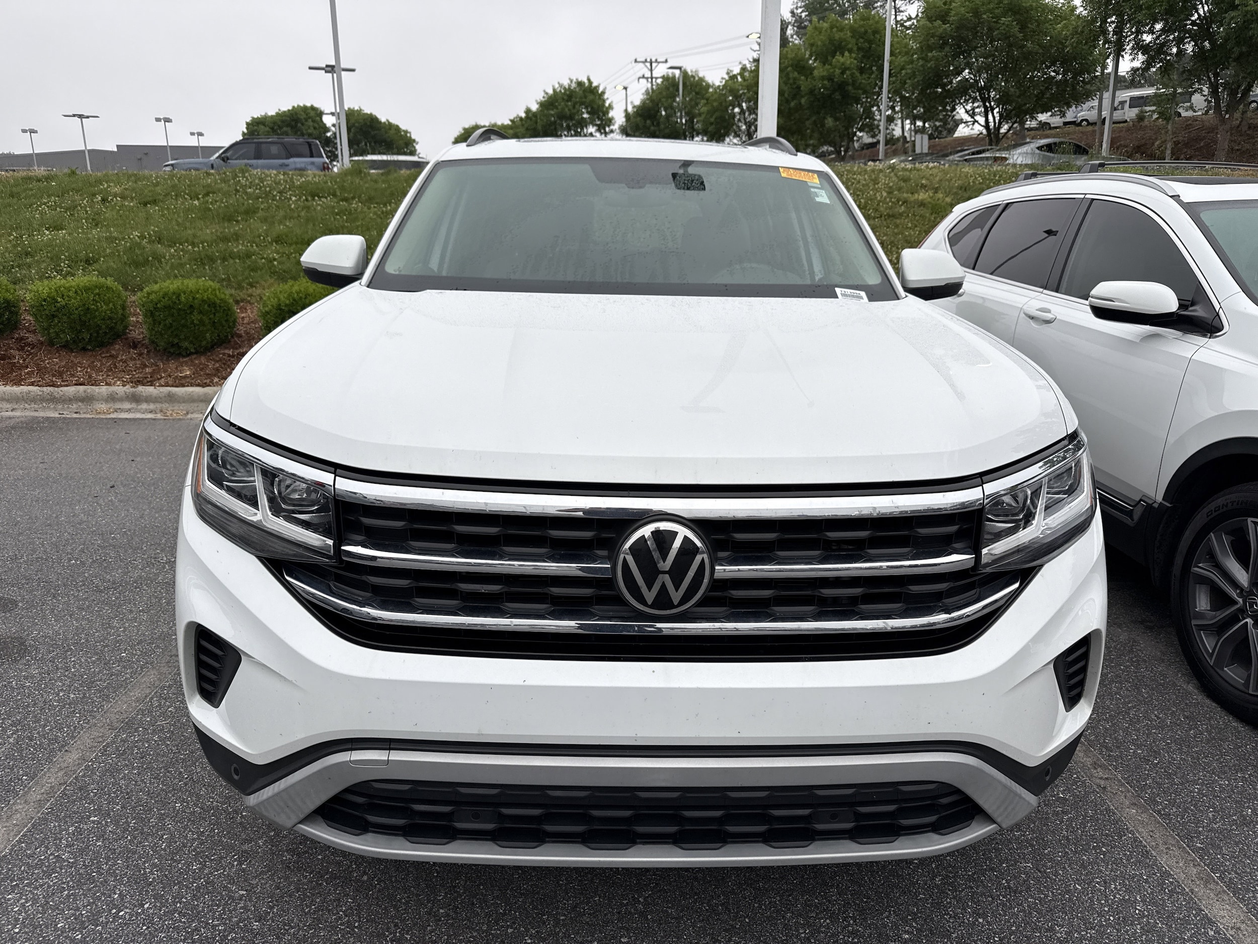 2022 Volkswagen Atlas 2.0T SE w/Technology photo 2