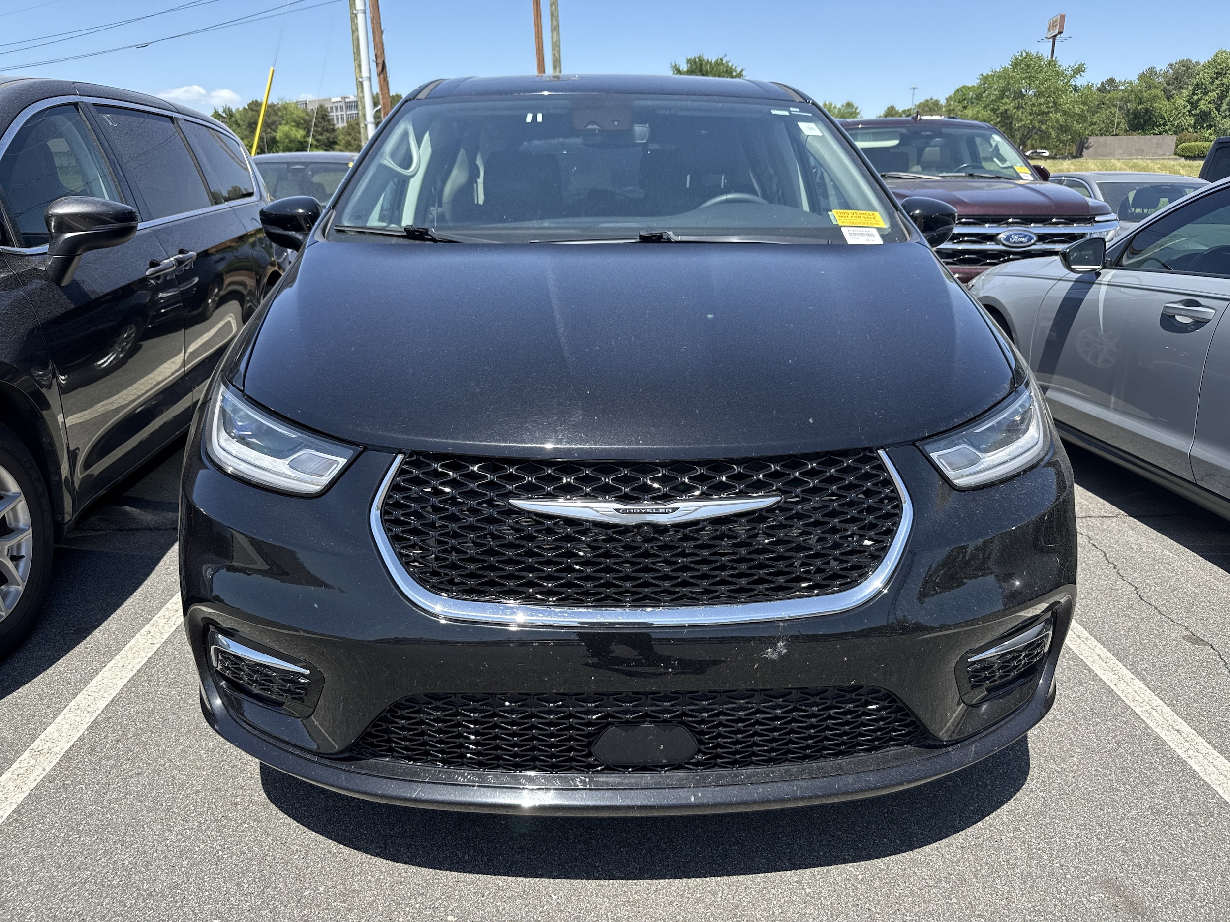 2024 Chrysler Pacifica Touring L photo 3