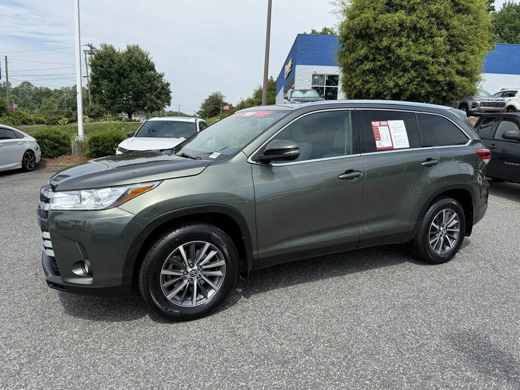 Used 2019 Toyota Highlander XLE V6 SUV