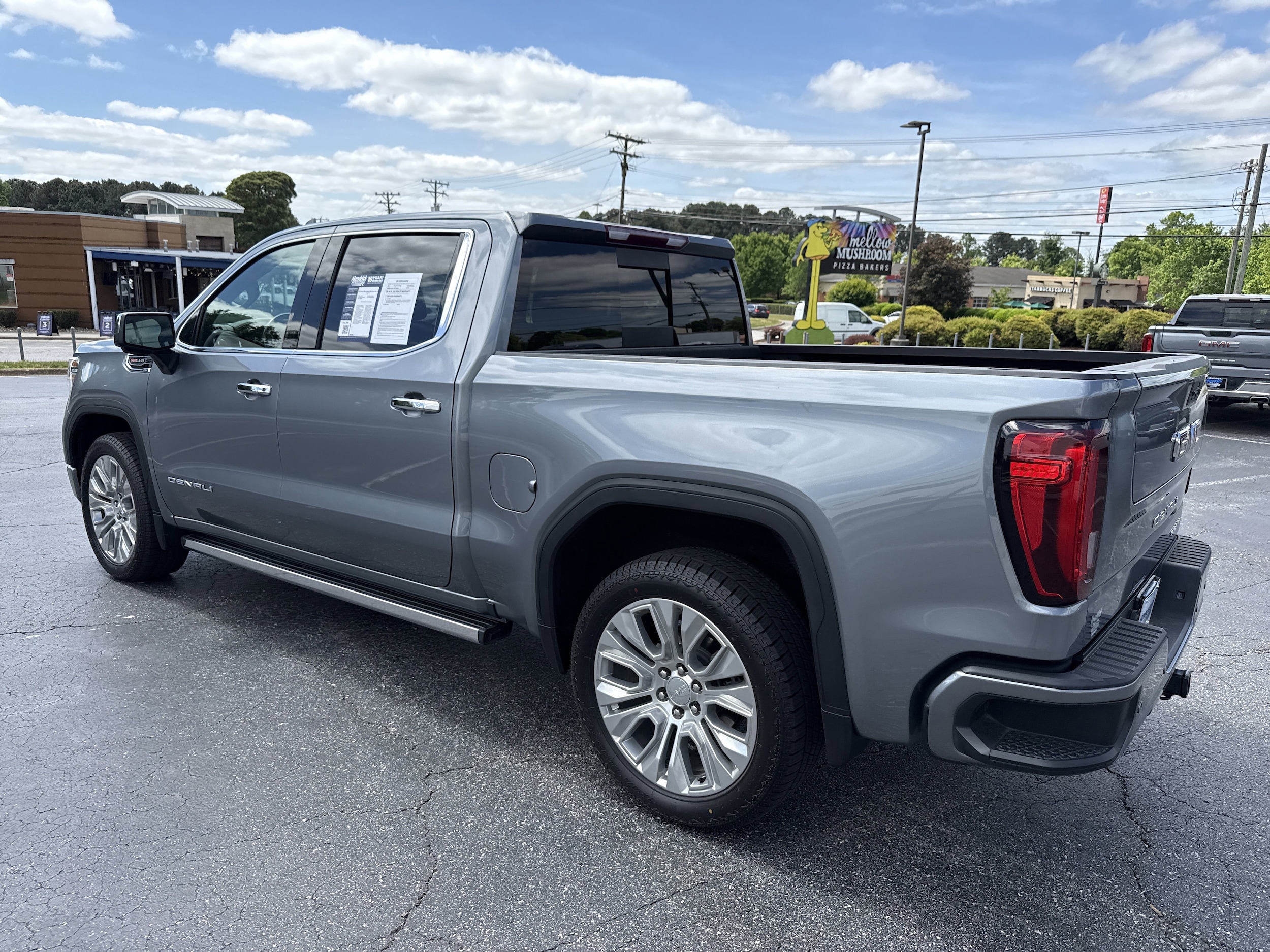 2022 GMC Sierra 1500 Limited Denali photo 6