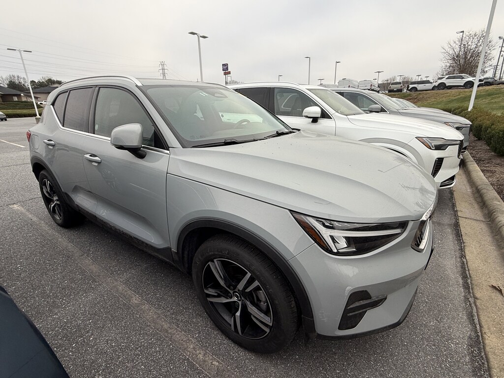 Used 2025 Volvo XC40 B5 Core Bright Theme SUV