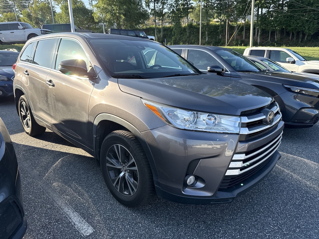 Used 2018 Toyota Highlander LE V6 SUV