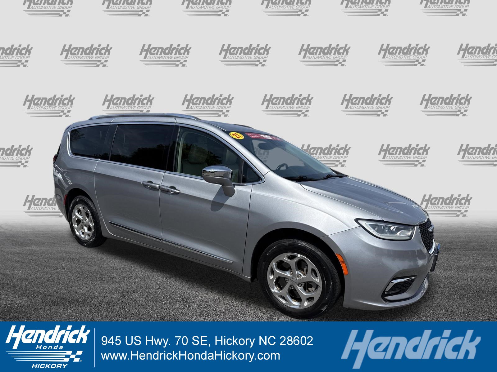 2021 Chrysler Pacifica Limited's photo