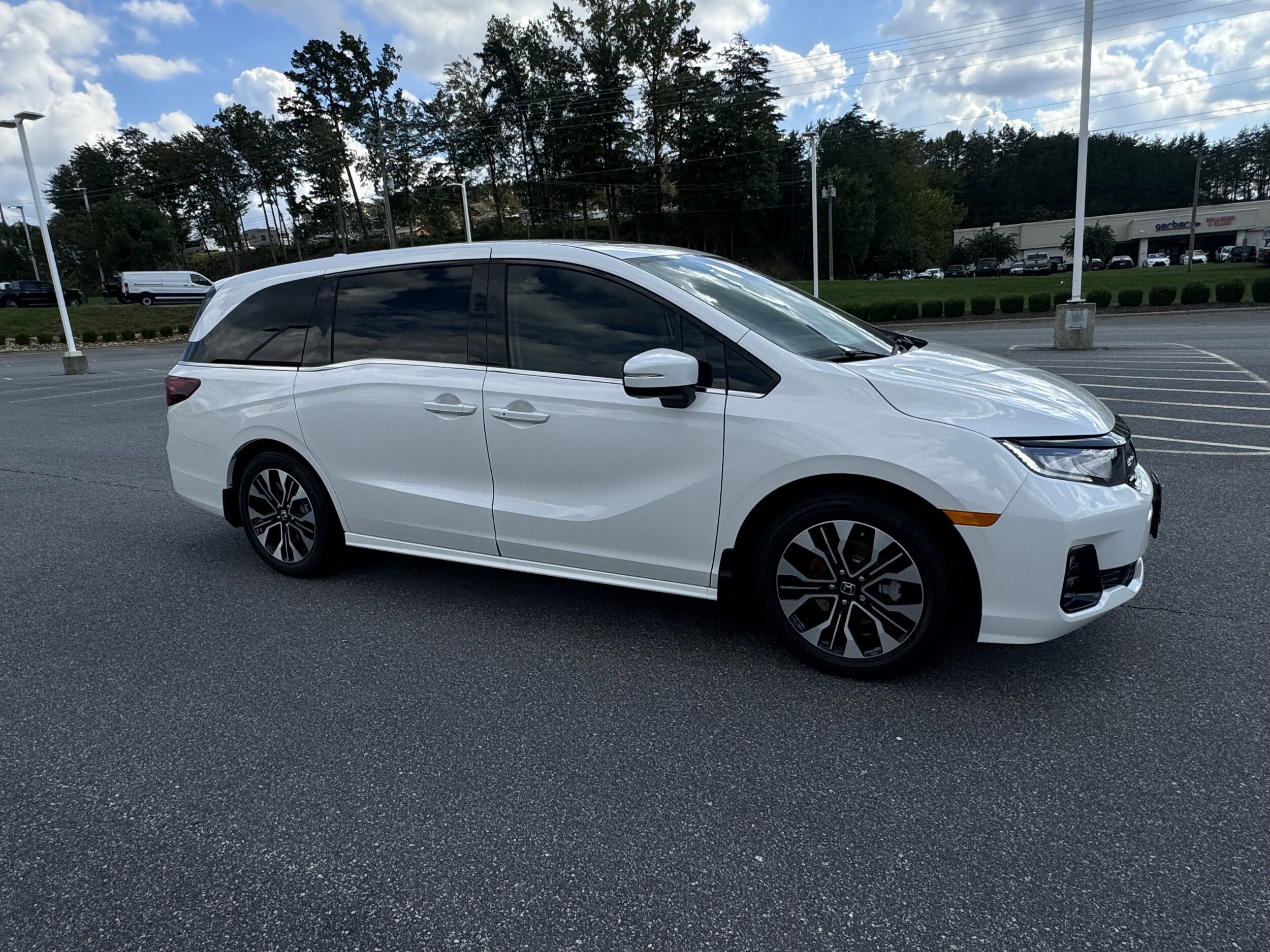 2026 Honda Odyssey Elite photo 2
