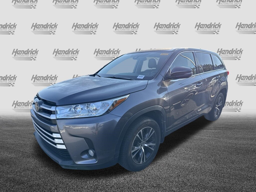 Used 2018 Toyota Highlander LE V6 SUV