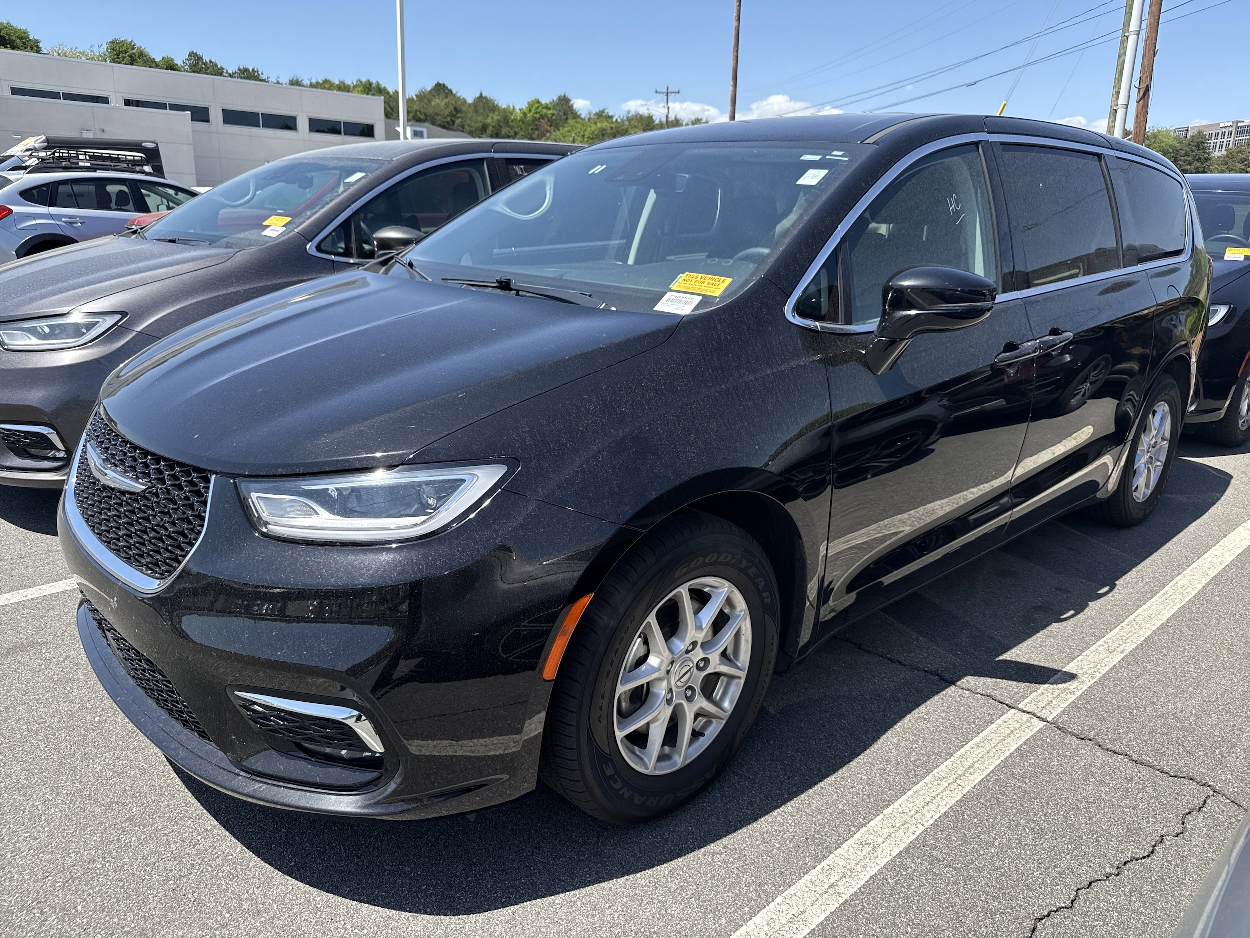 2024 Chrysler Pacifica Touring L photo 5