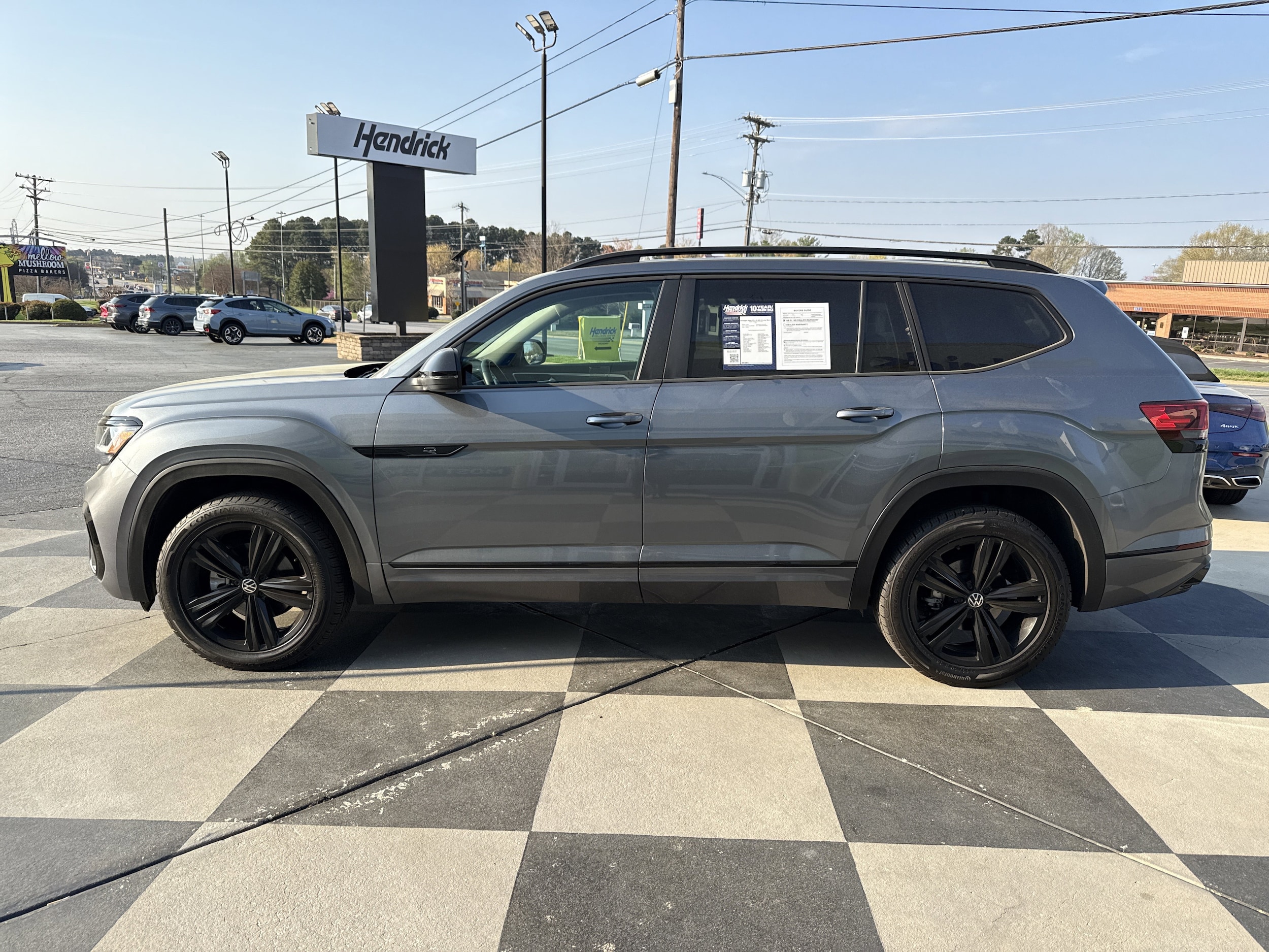 2023 Volkswagen Atlas 3.6L V6 SEL R-Line Black photo 5
