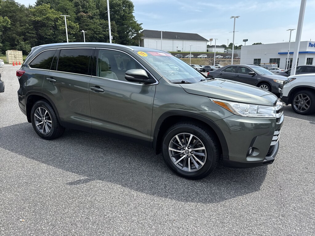 Used 2019 Toyota Highlander XLE V6 SUV