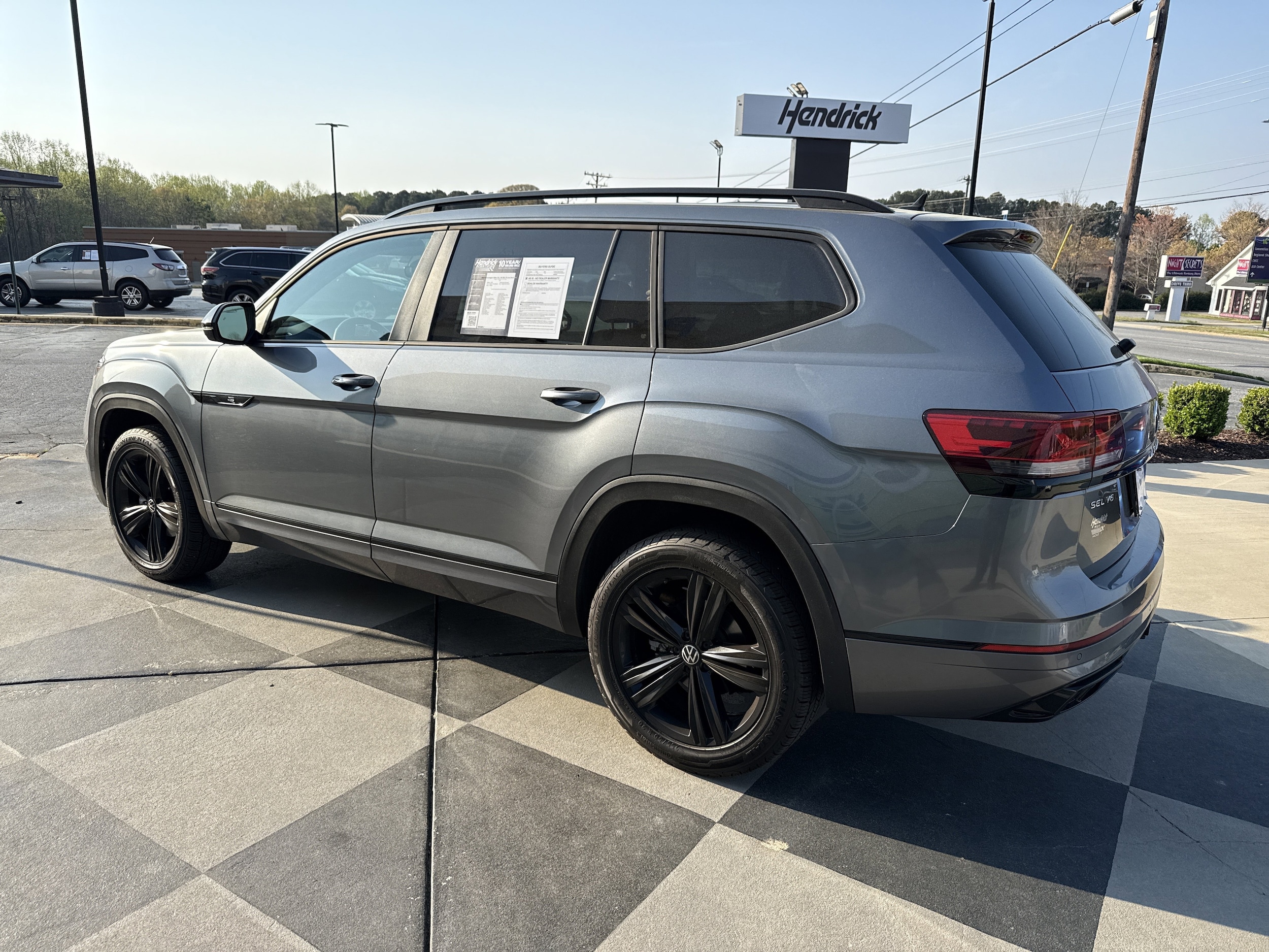 2023 Volkswagen Atlas 3.6L V6 SEL R-Line Black photo 6