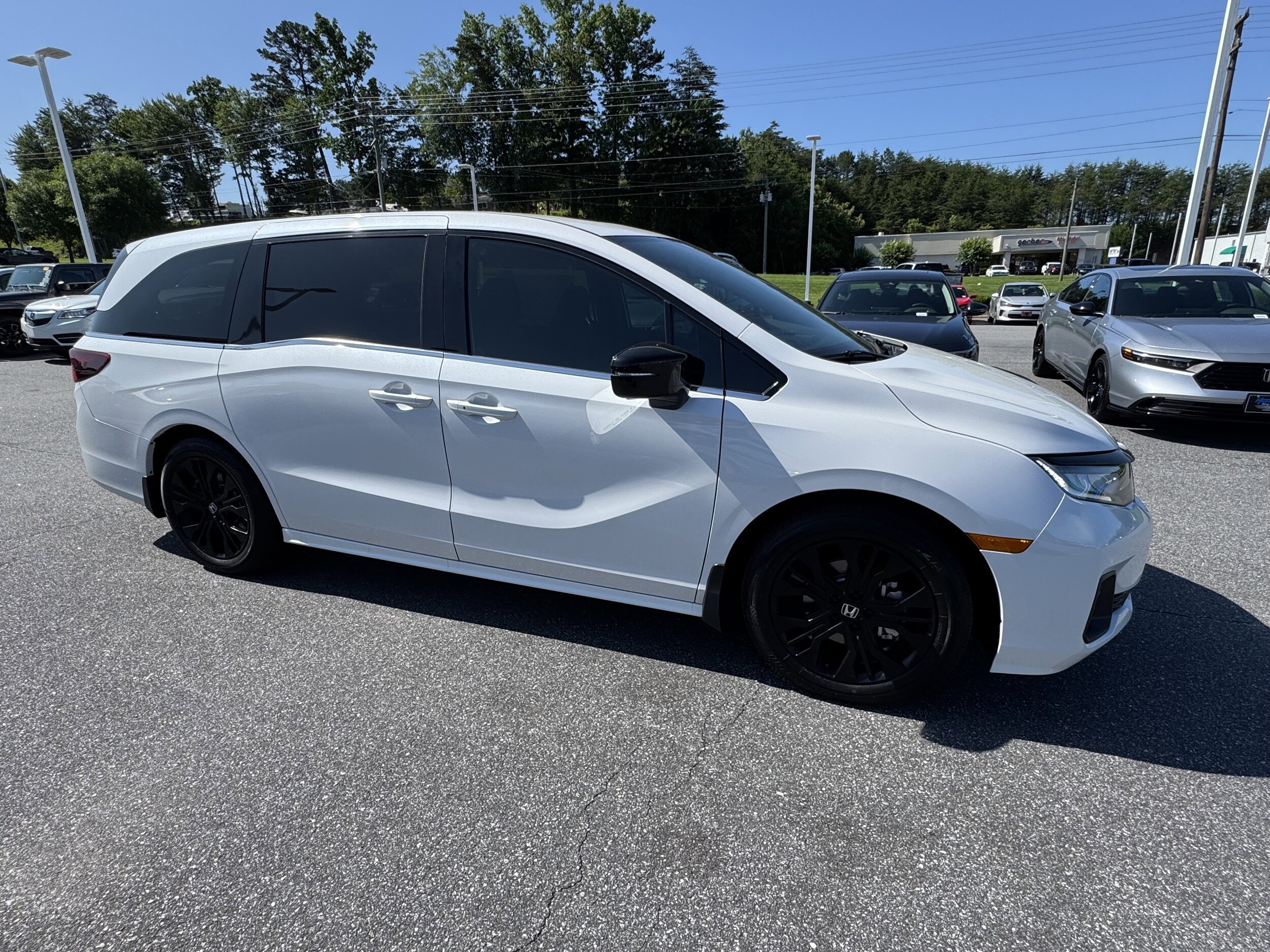 2026 Honda Odyssey photo 2