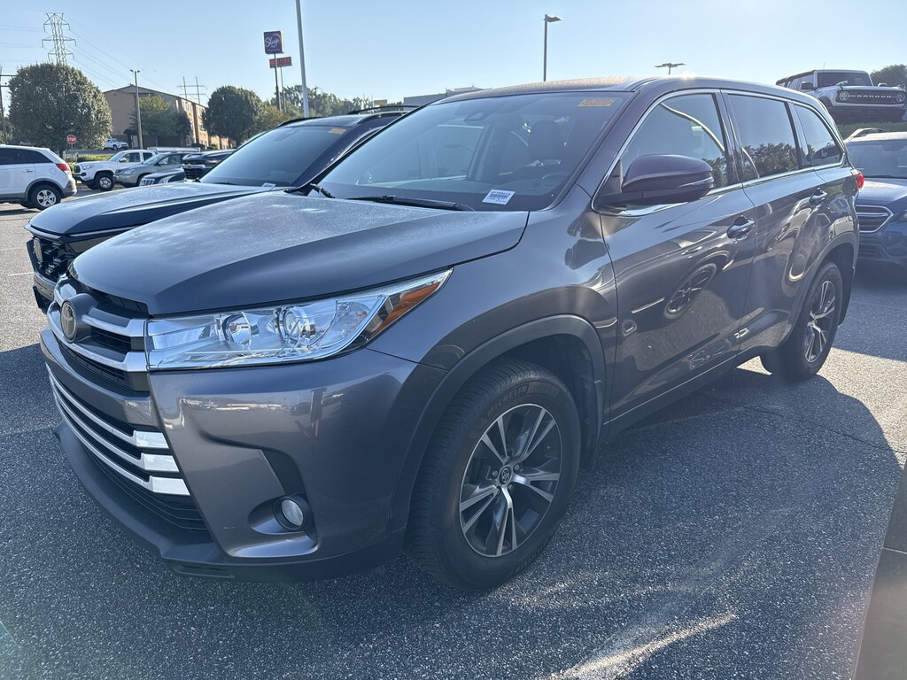 Used 2018 Toyota Highlander LE V6 SUV