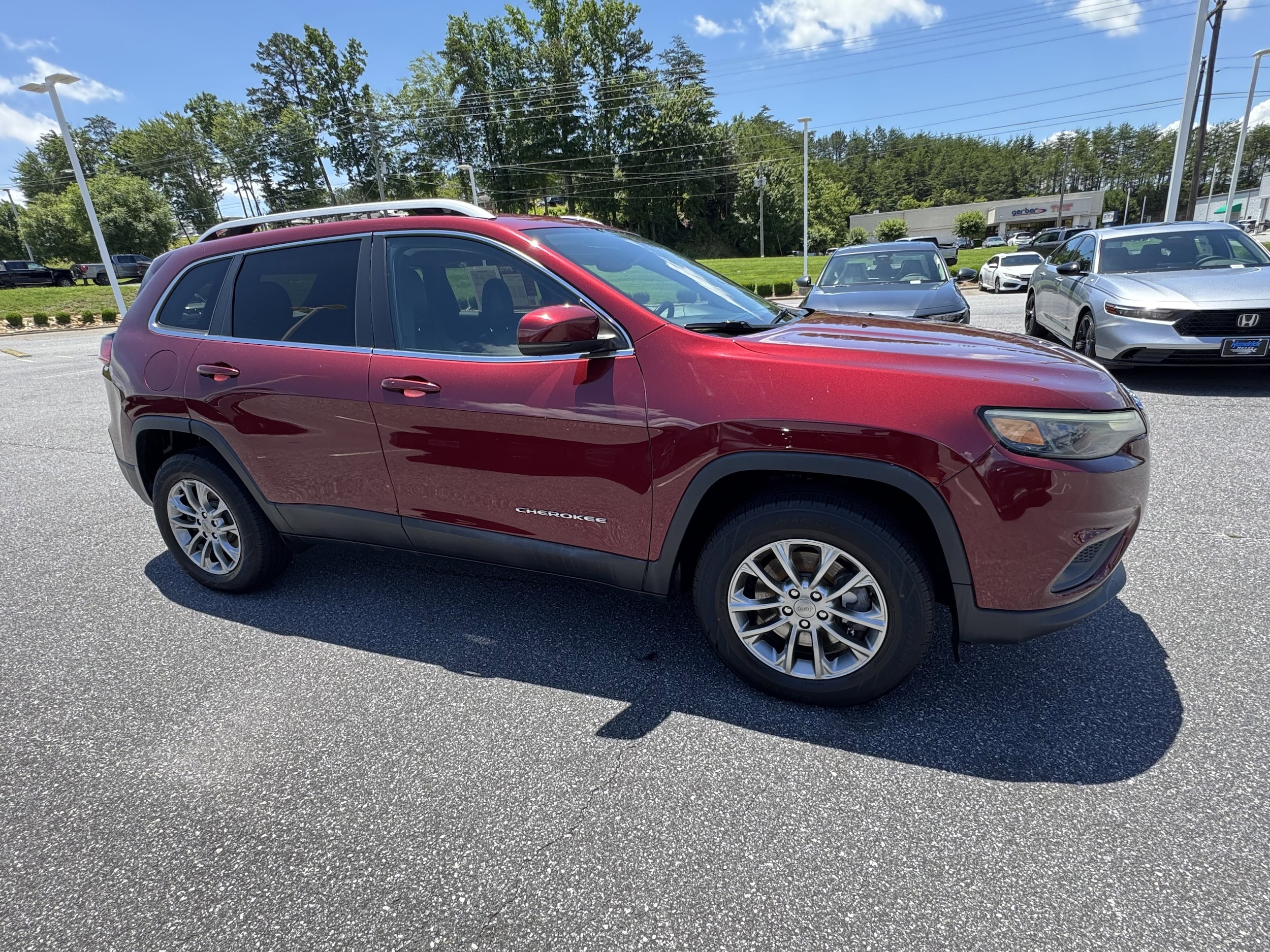 Used 2019 Jeep Cherokee Latitude Plus with VIN 1C4PJMLX1KD287680 for sale in Hickory, NC
