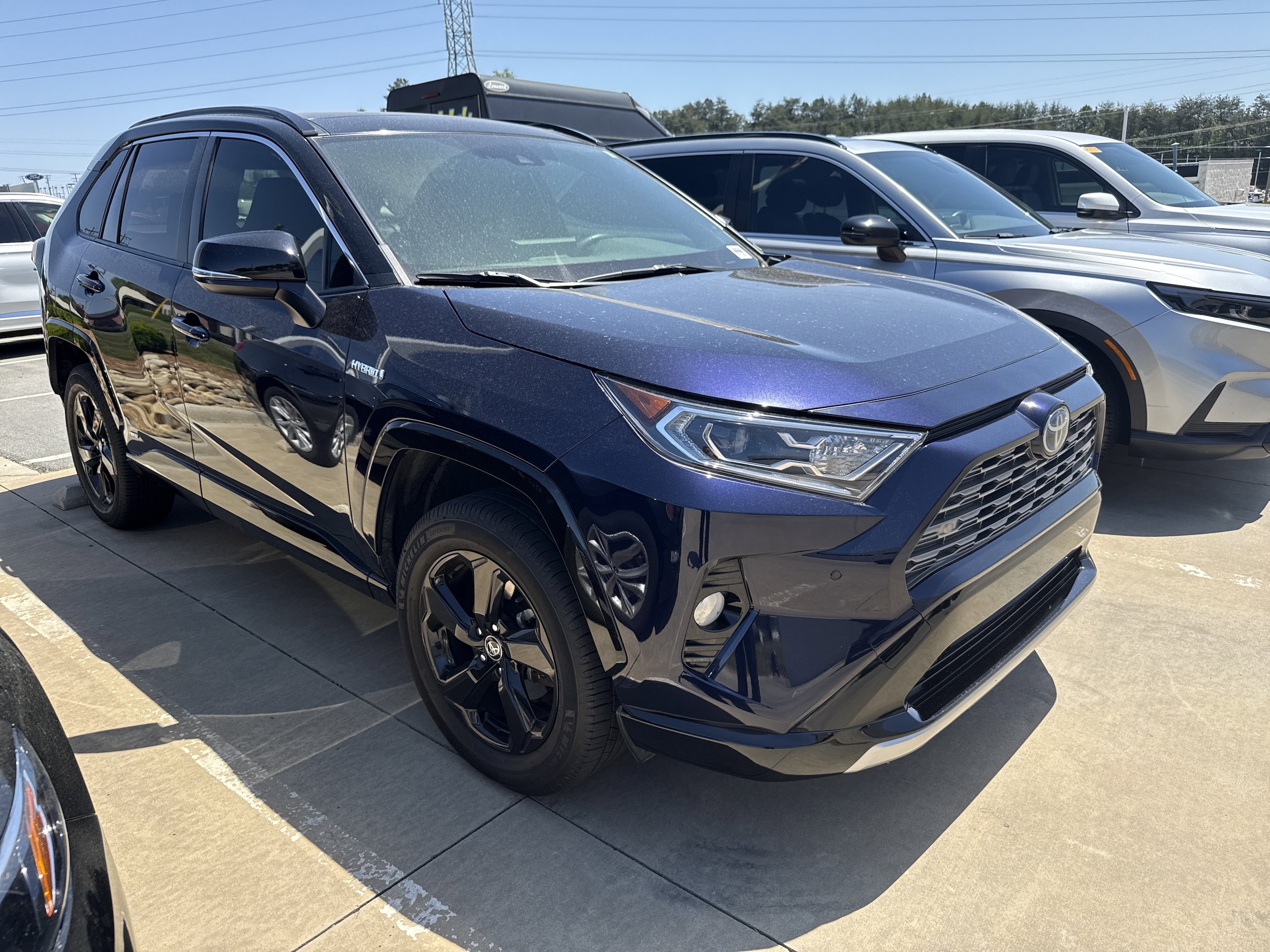 2020 Toyota RAV4 Hybrid XSE photo 2