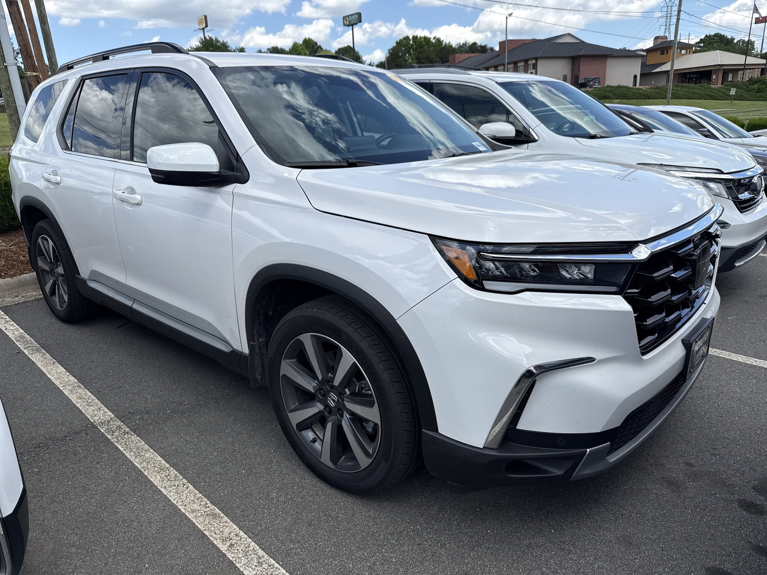 2023 Honda Pilot Touring photo 2