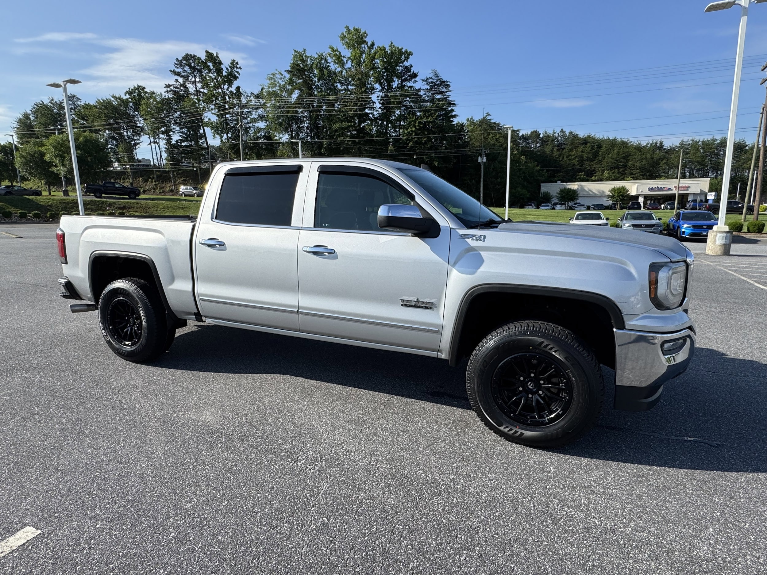 Used 2018 GMC Sierra 1500 SLT with VIN 3GTU2NEC8JG451377 for sale in Hickory, NC