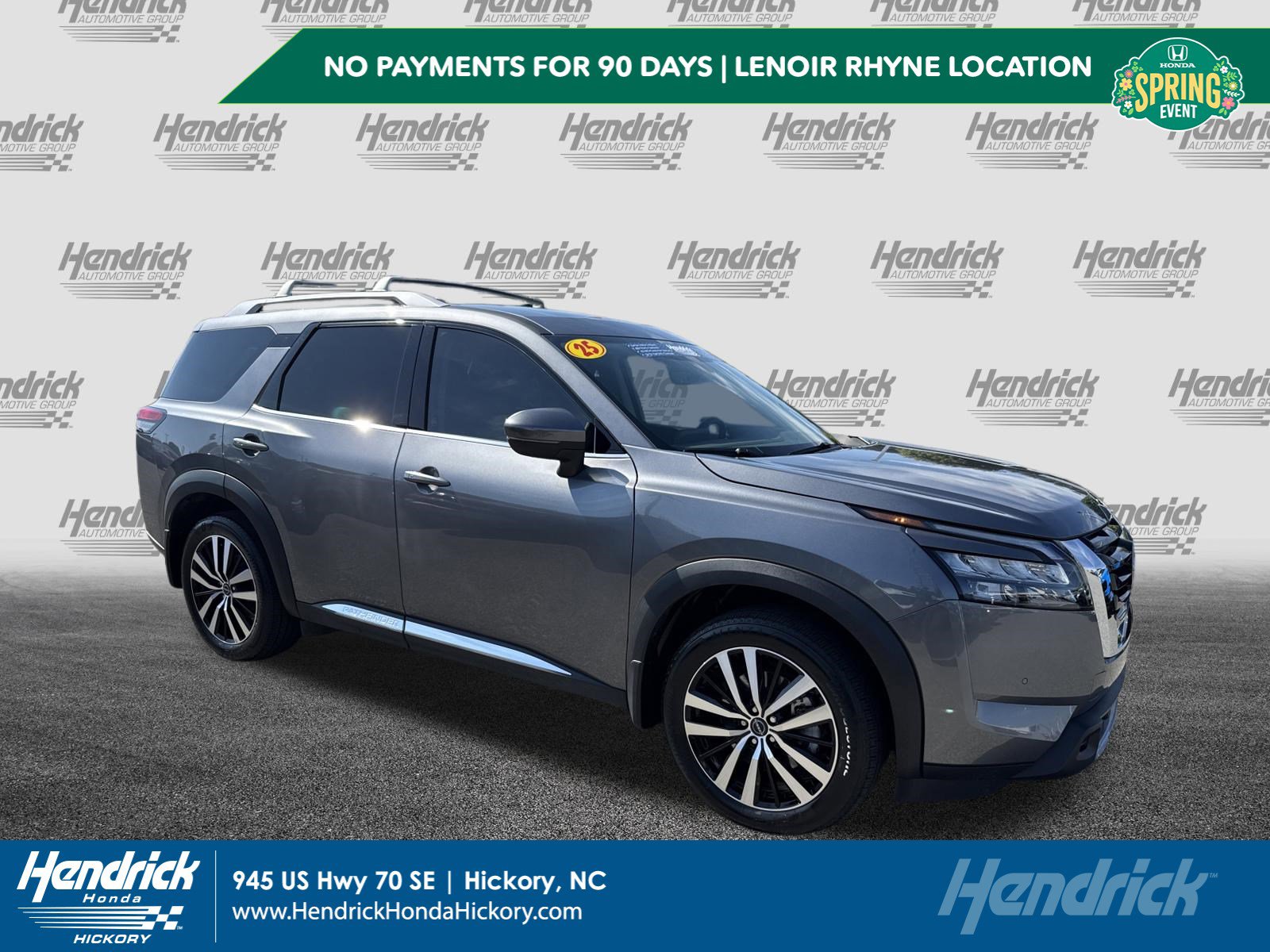2025 Nissan Pathfinder Platinum 2WD's photo