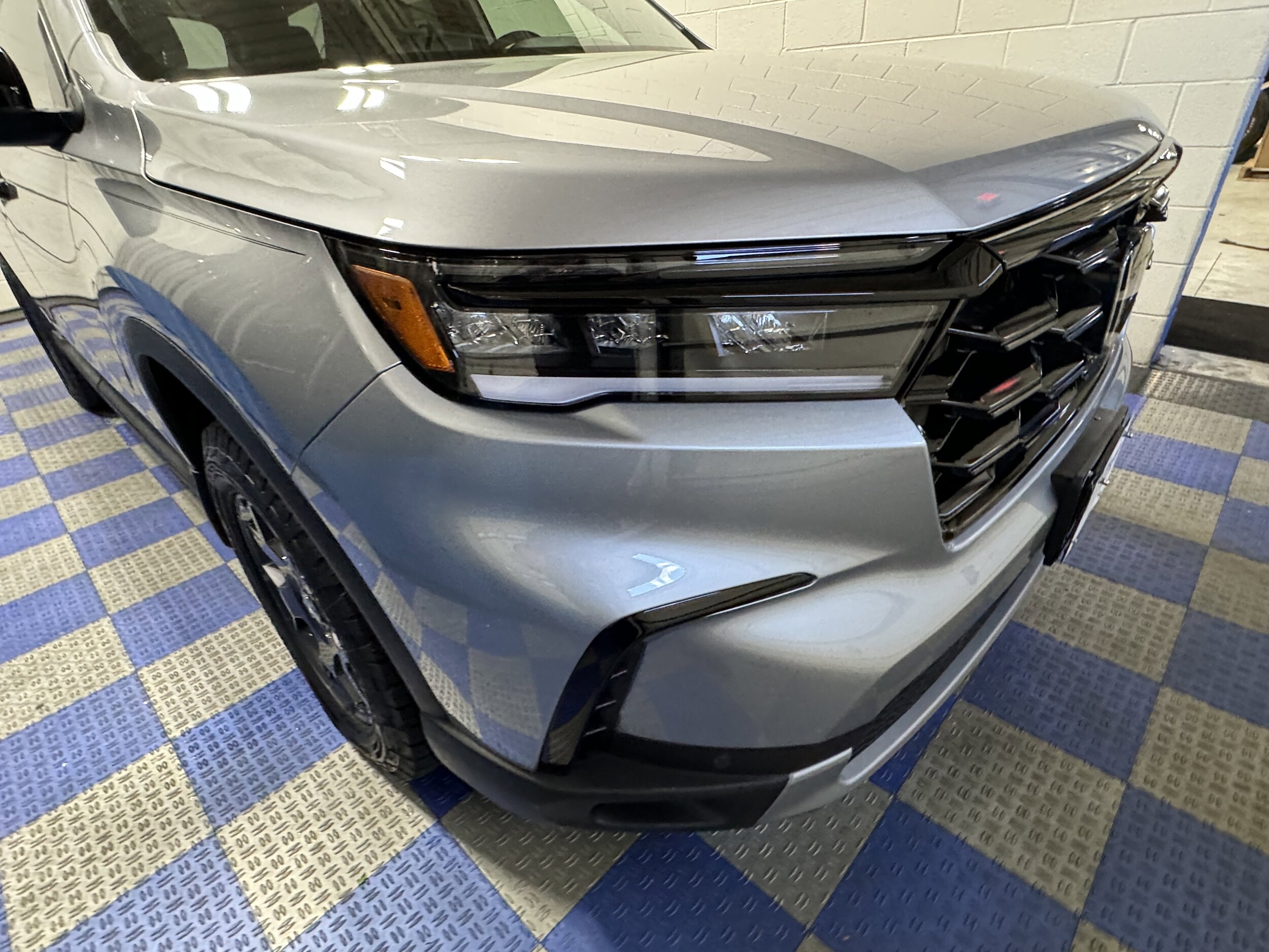 2025 Honda Pilot TrailSport photo 2