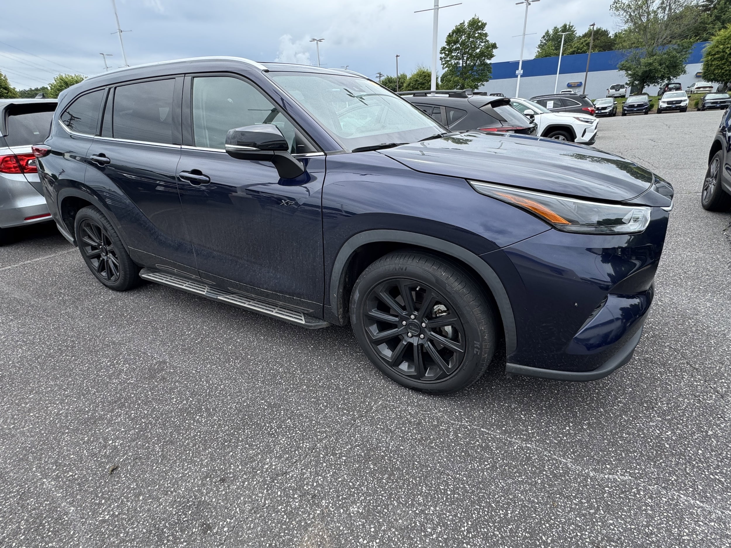Used 2022 Toyota Highlander XLE with VIN 5TDGZRAH9NS091934 for sale in Hickory, NC