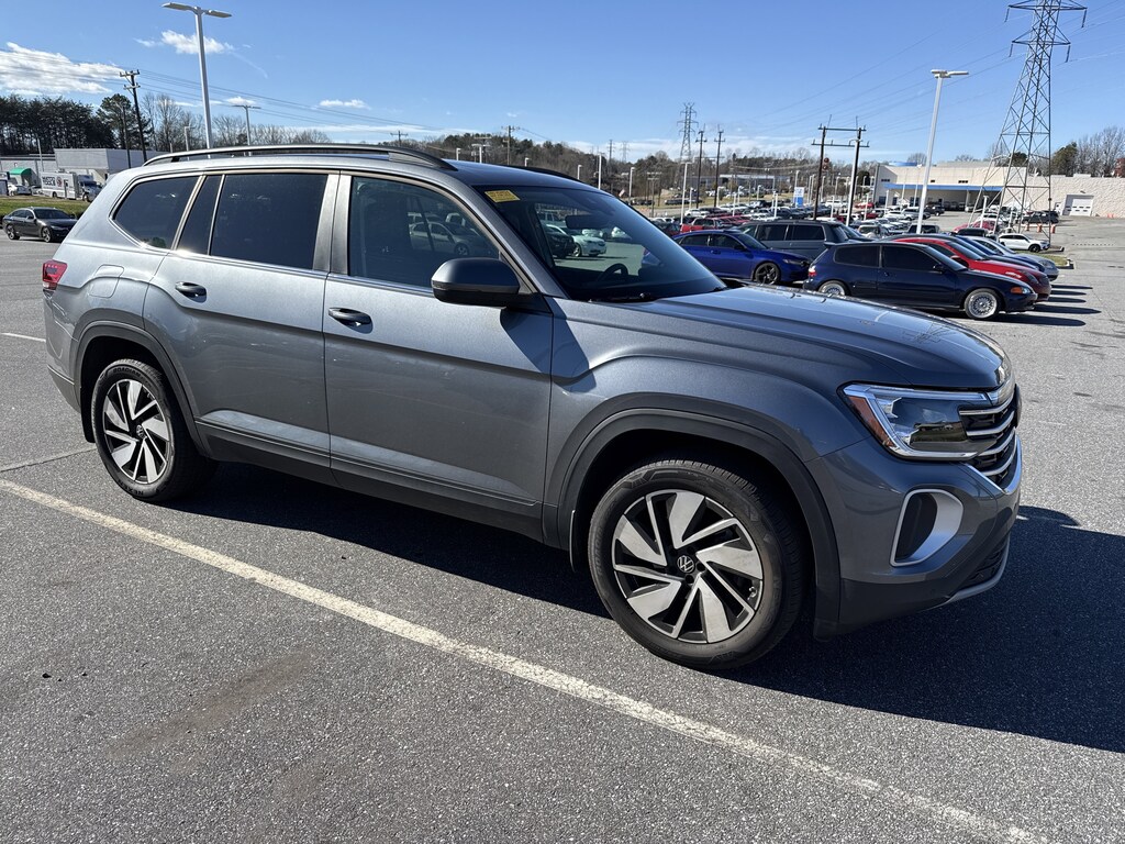 Used 2024 Volkswagen Atlas 2.0T SE w/Technology SUV