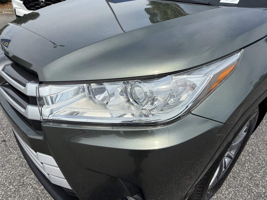 Used 2019 Toyota Highlander XLE V6 SUV