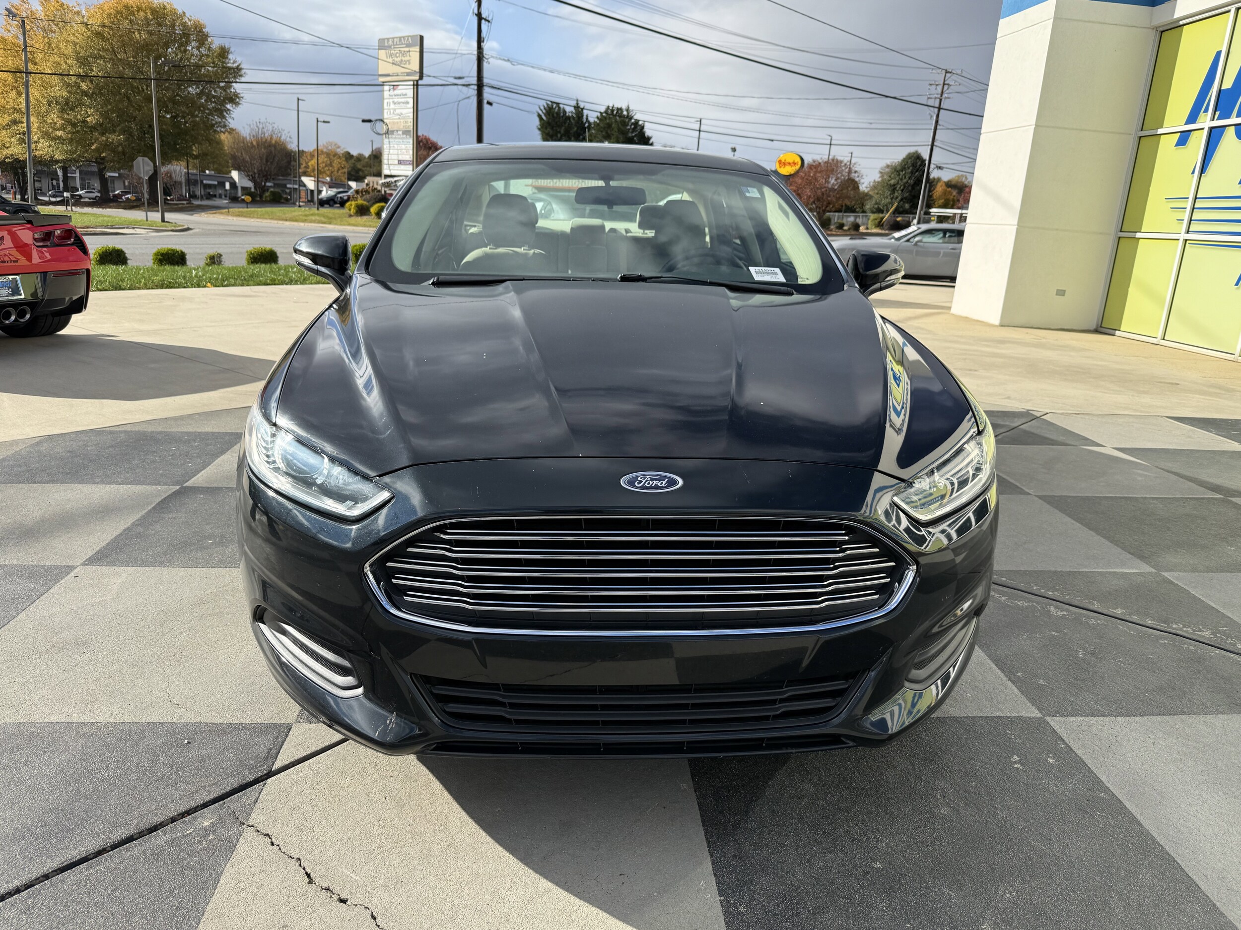 2014 Ford Fusion SE photo 2