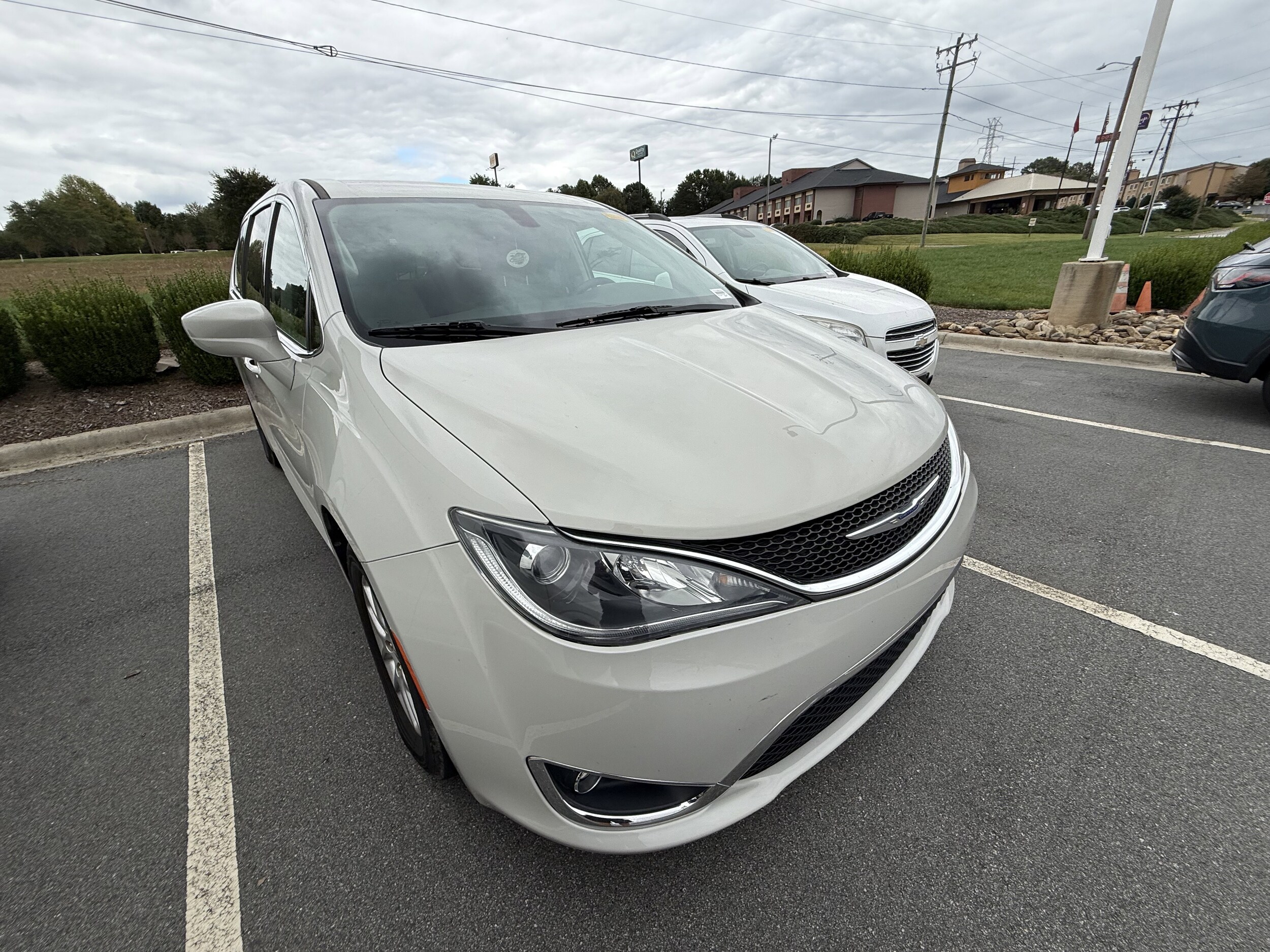 2020 Chrysler Pacifica Touring photo 2