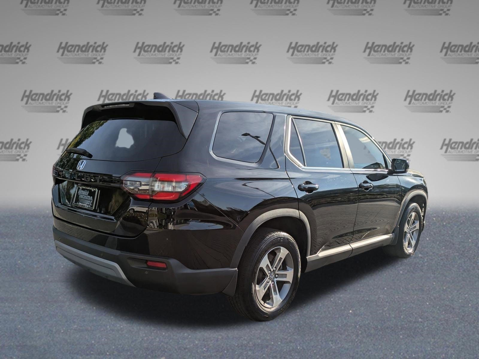2023 Honda Pilot EX-L 8 Passenger photo 4