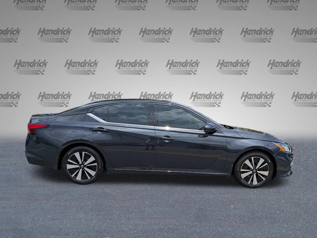 Used 2022 Nissan Altima 2.5 SL Sedan