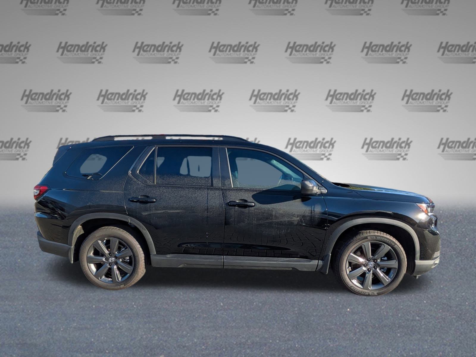 2025 Honda Pilot Sport photo 2