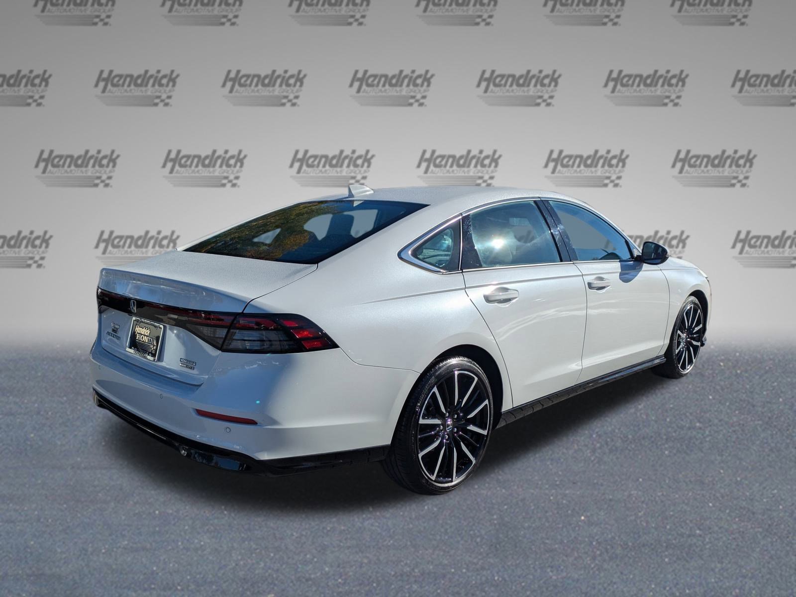 2023 Honda Accord Hybrid Touring photo 3