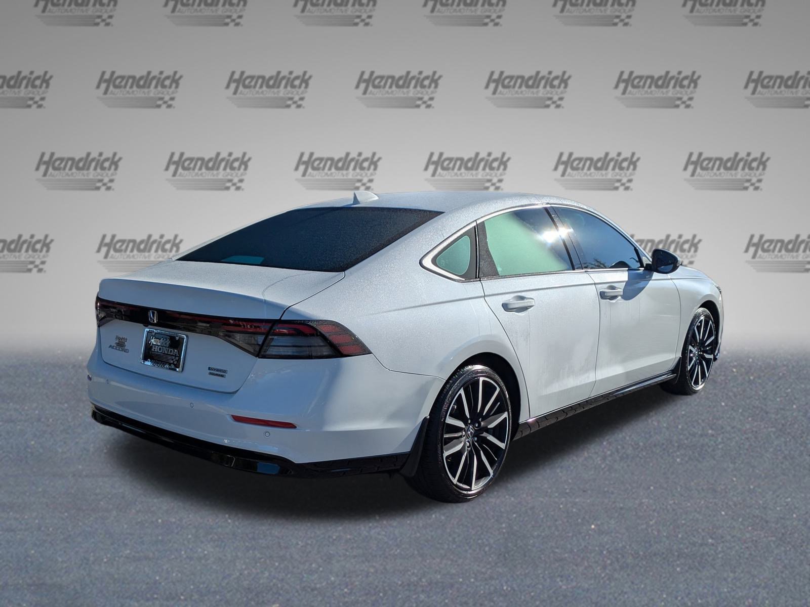 2023 Honda Accord Hybrid Touring photo 3
