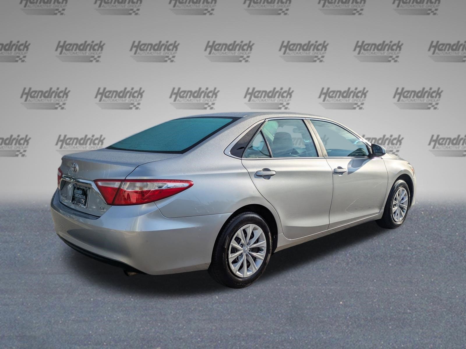 2015 Toyota Camry LE photo 4