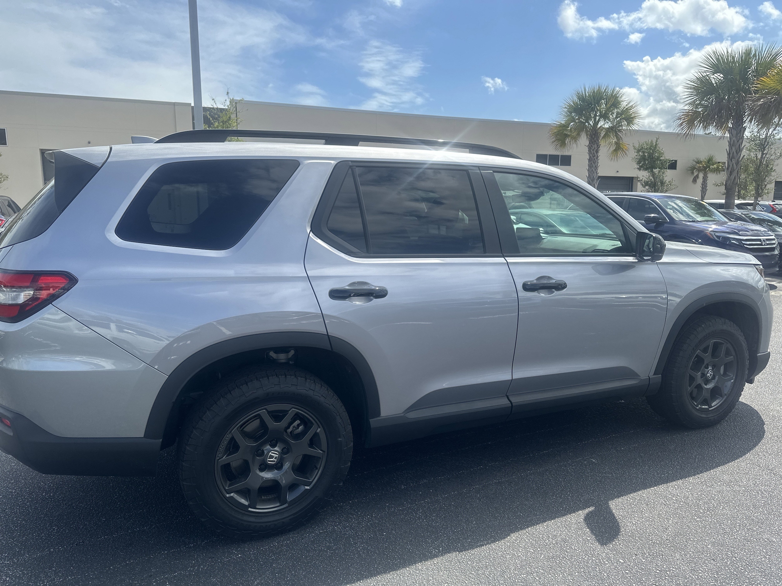 2025 Honda Pilot TrailSport photo 6