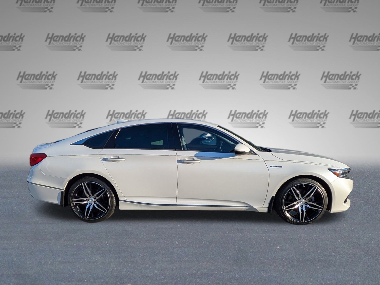 2022 Honda Accord Hybrid Touring photo 2