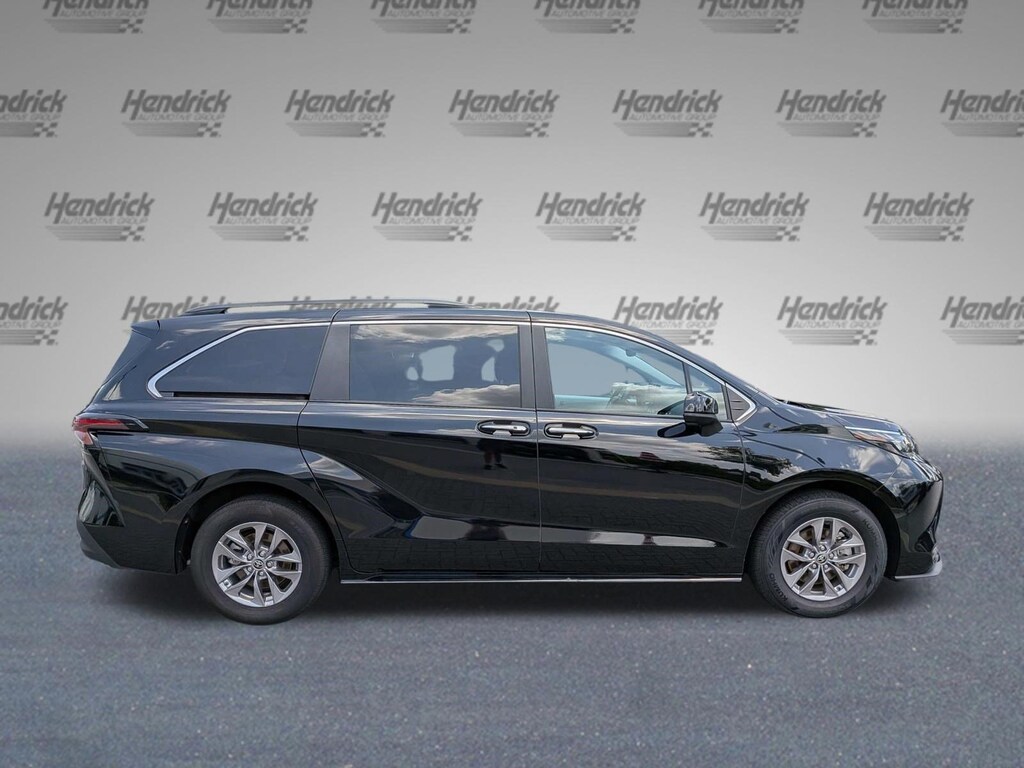 Used 2025 Toyota Sienna XLE Minivan