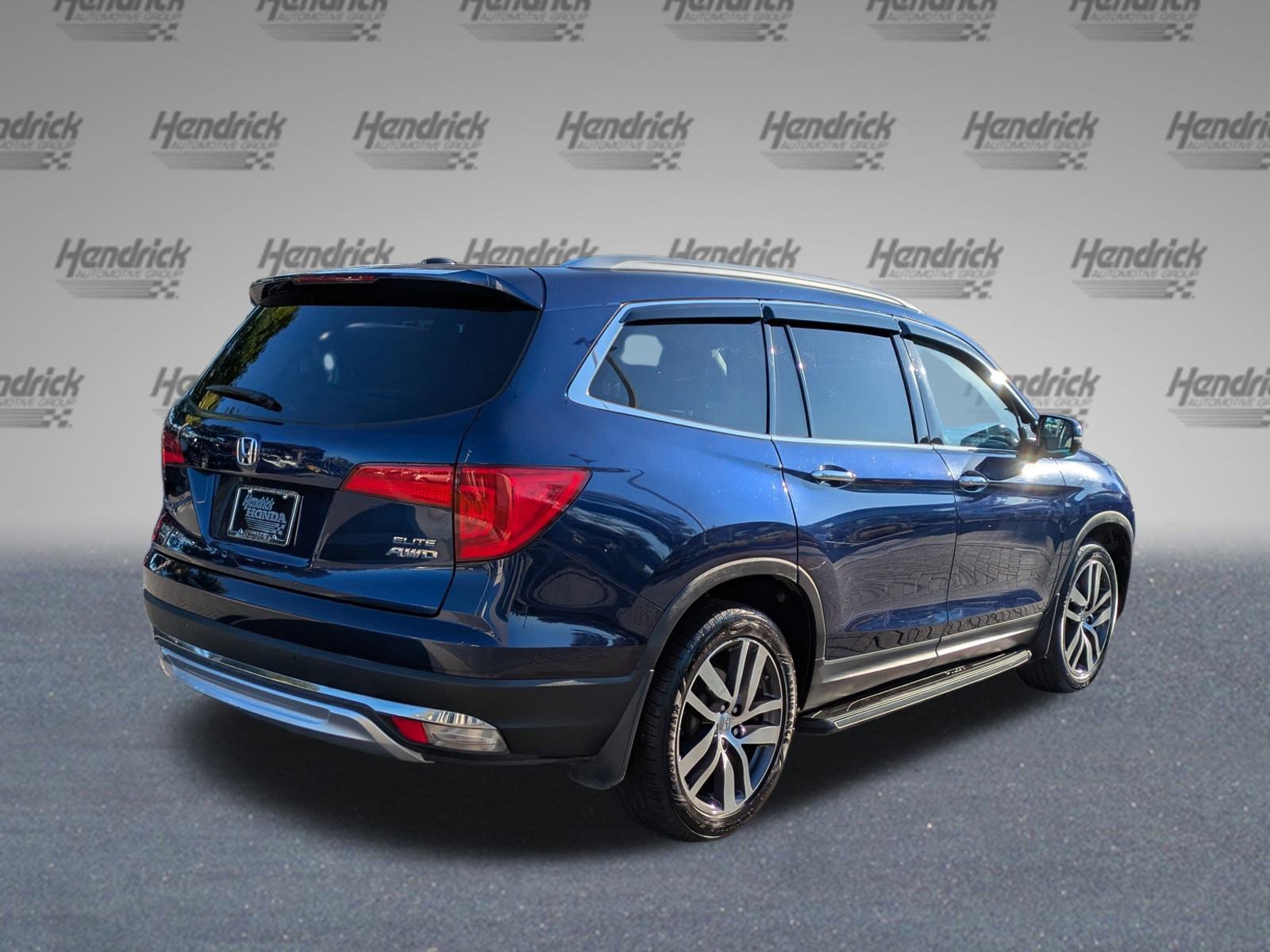 2017 Honda Pilot Elite photo 3