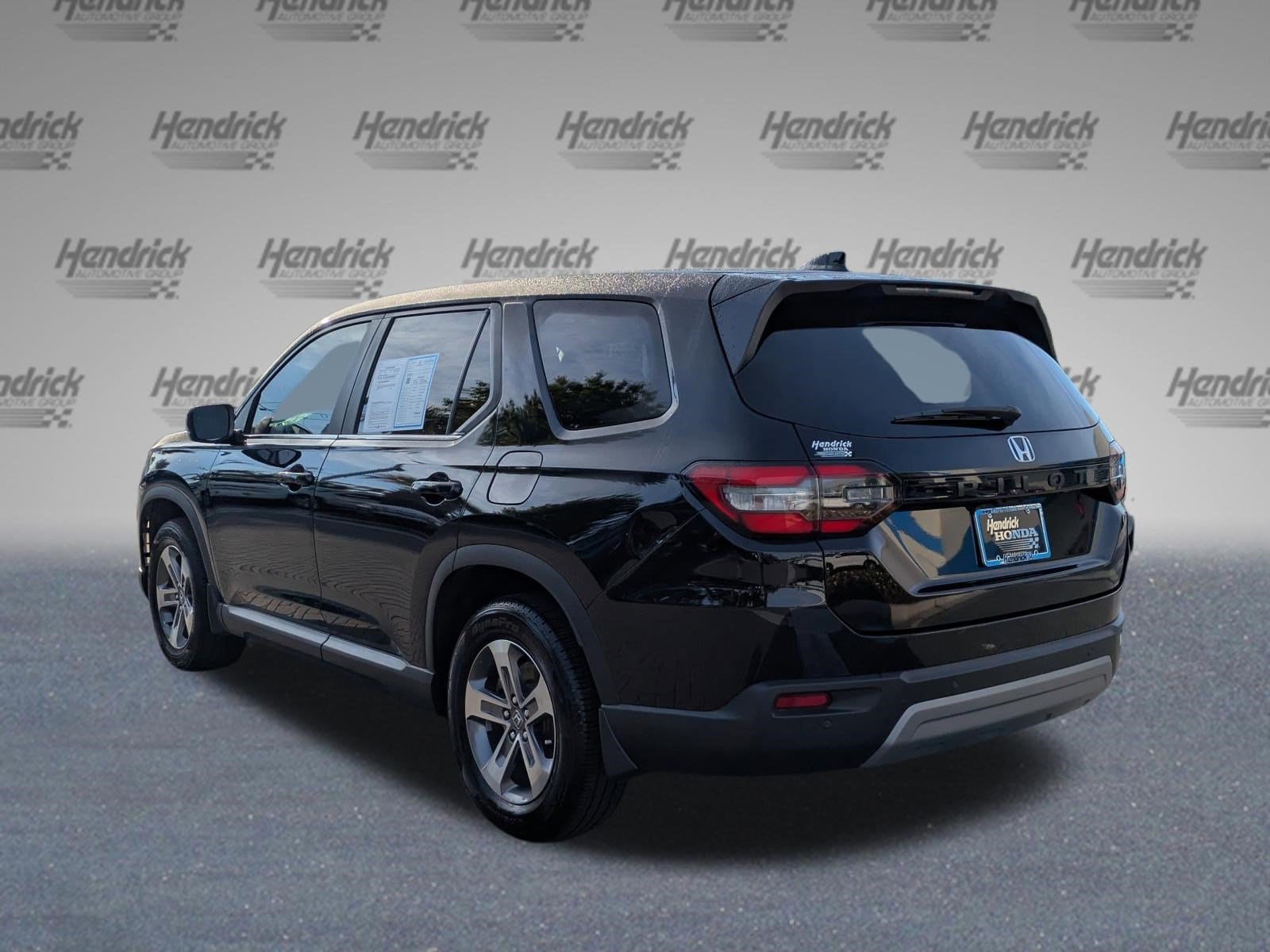 2023 Honda Pilot EX-L 8 Passenger photo 6