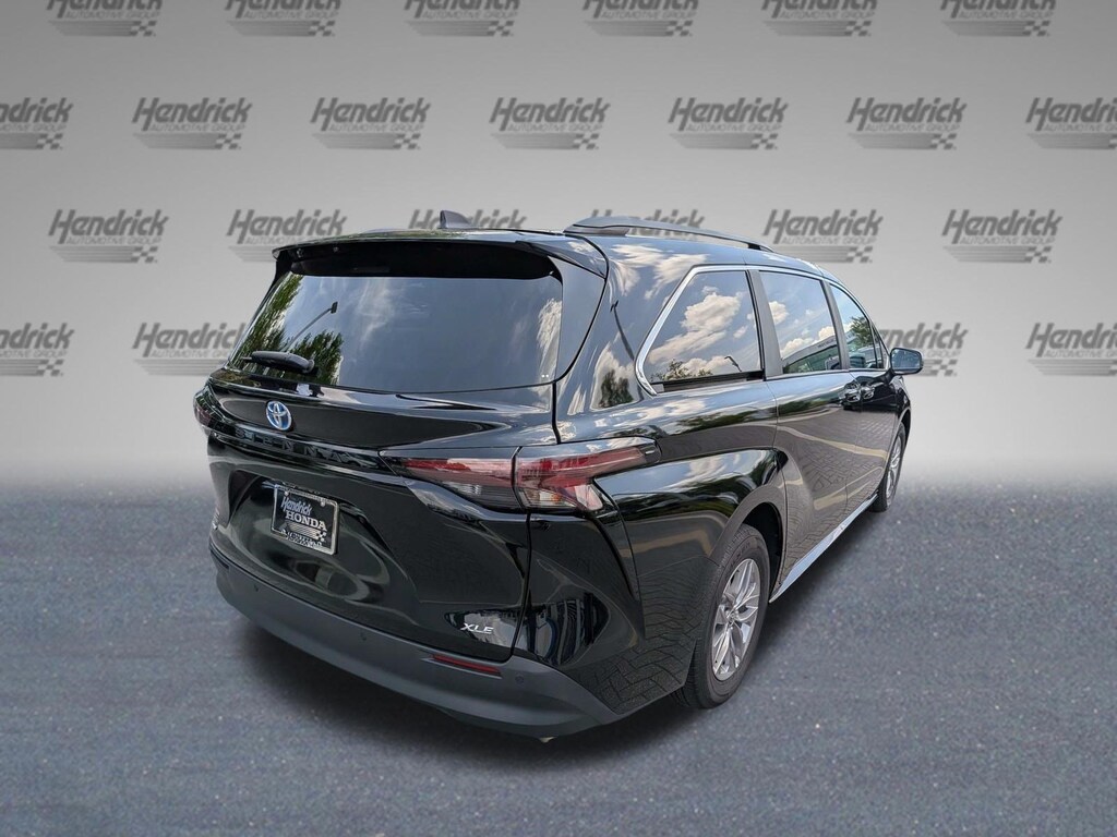 Used 2025 Toyota Sienna XLE Minivan