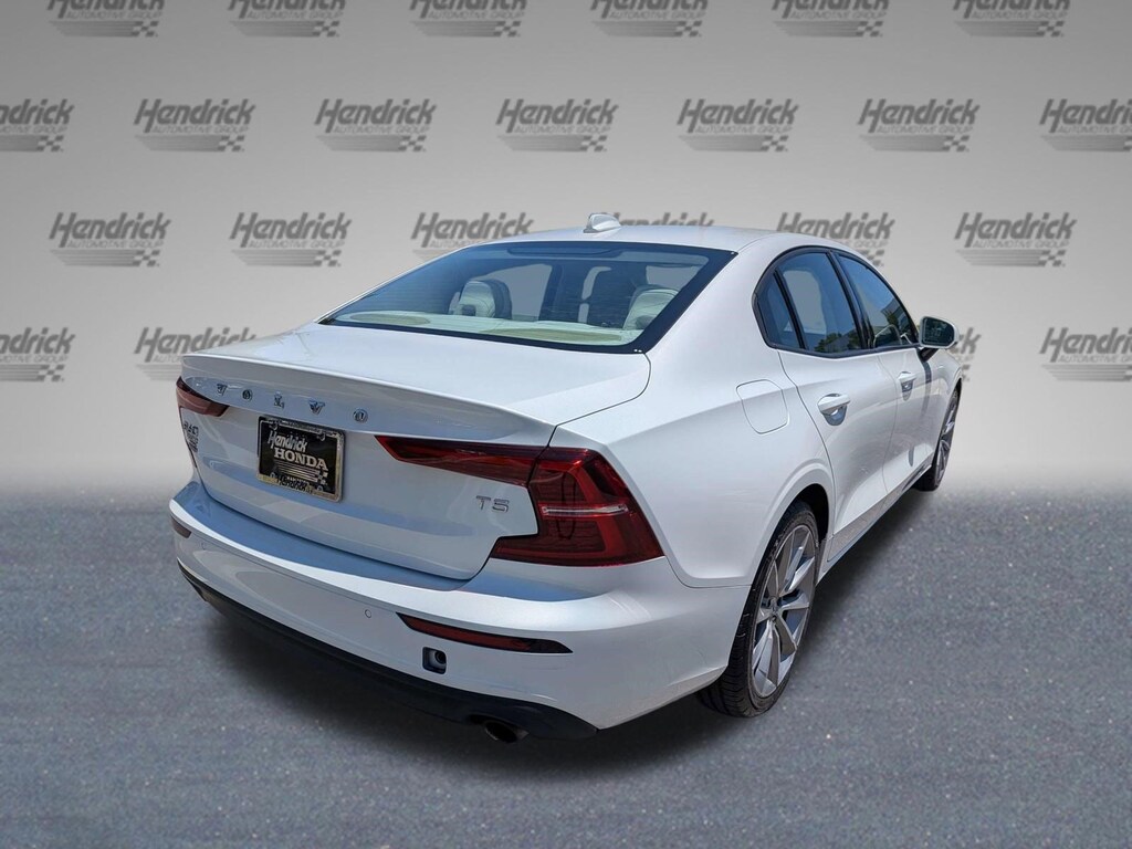 Used 2020 Volvo S60 Momentum Sedan